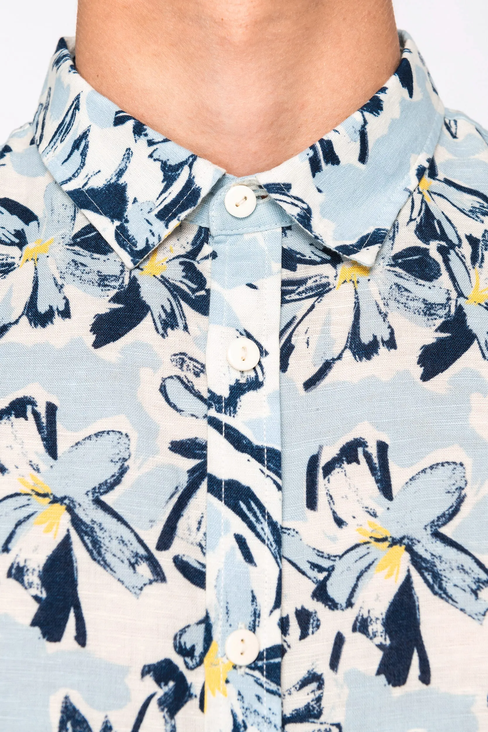 Camisa con estampado vegetal hombre