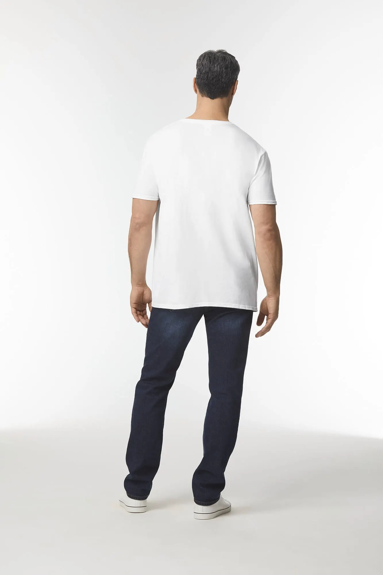 Camiseta SoftStyle cuello de pico hombre