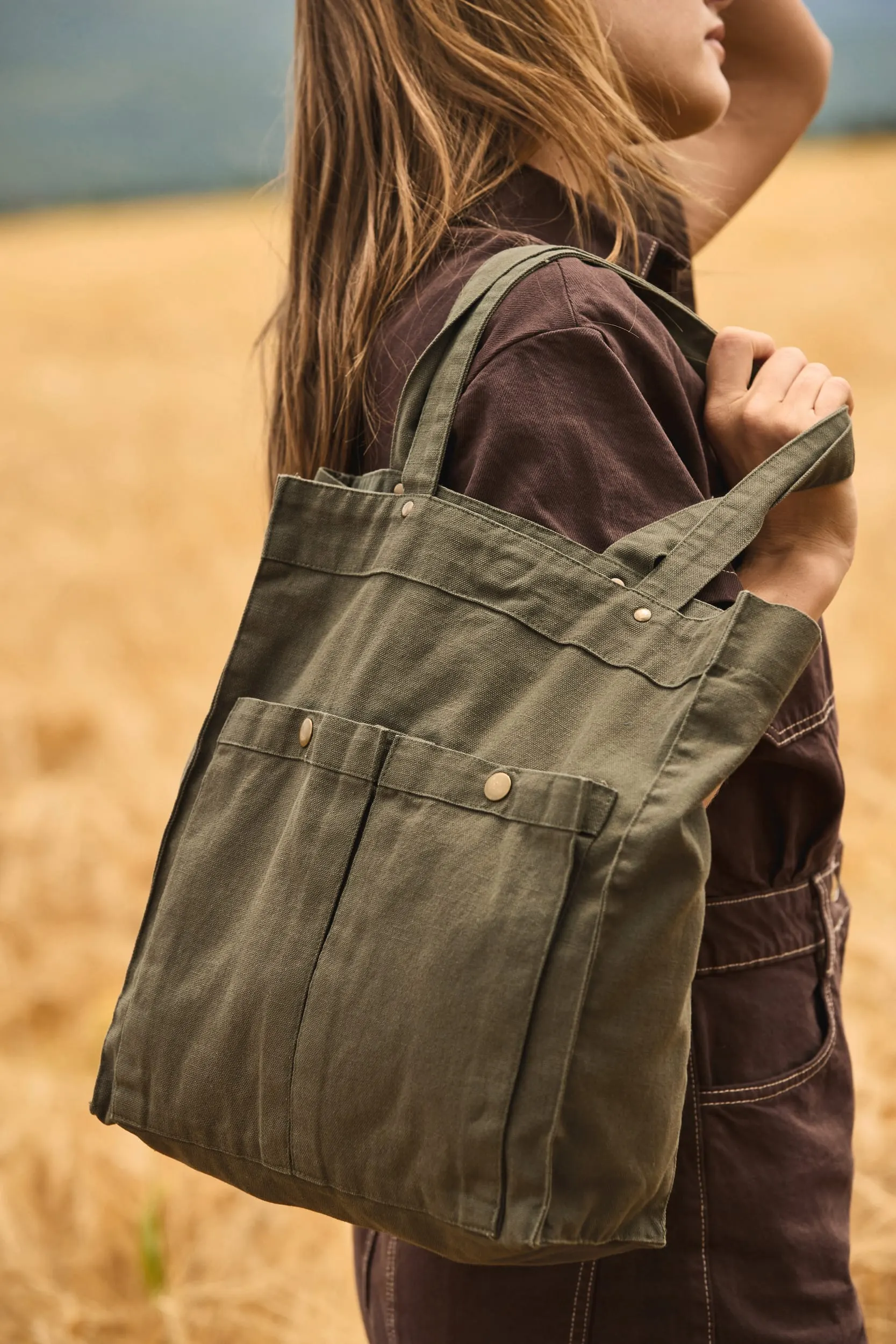 Bolsa con doble bolsillo frontal