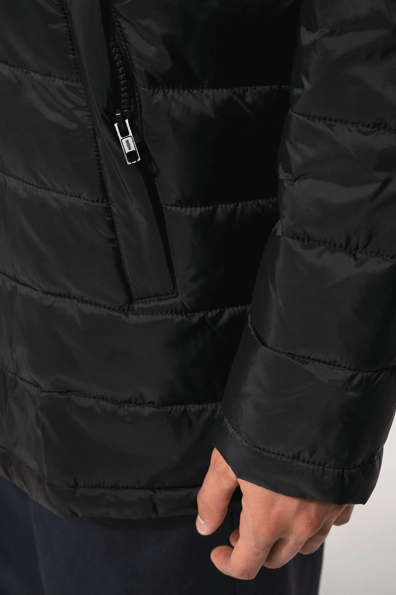 Parka ligera acolchada con capucha para hombre