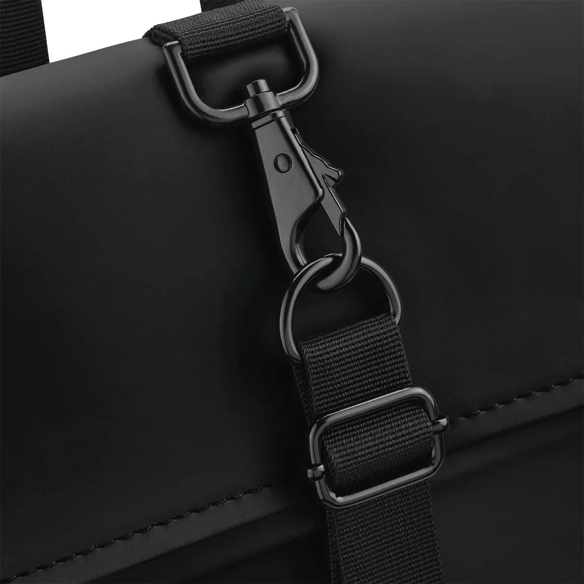 Mochila de poliuretano mate con solapa enrollable<br/>