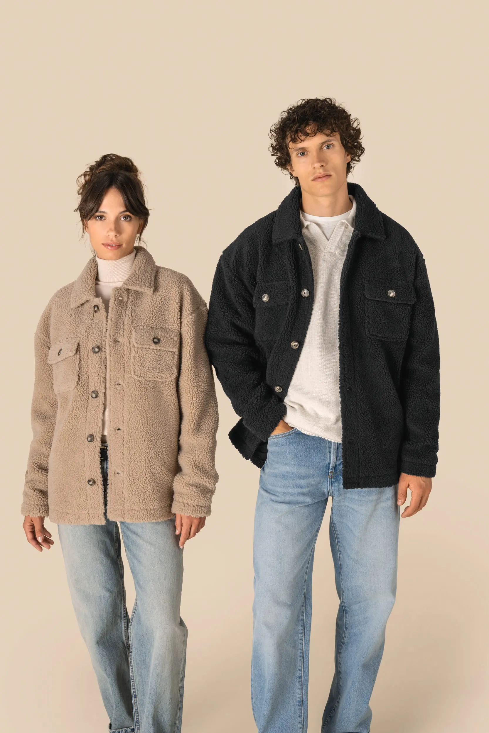 Sobrecamisa de sherpa con hombros caídos unisex