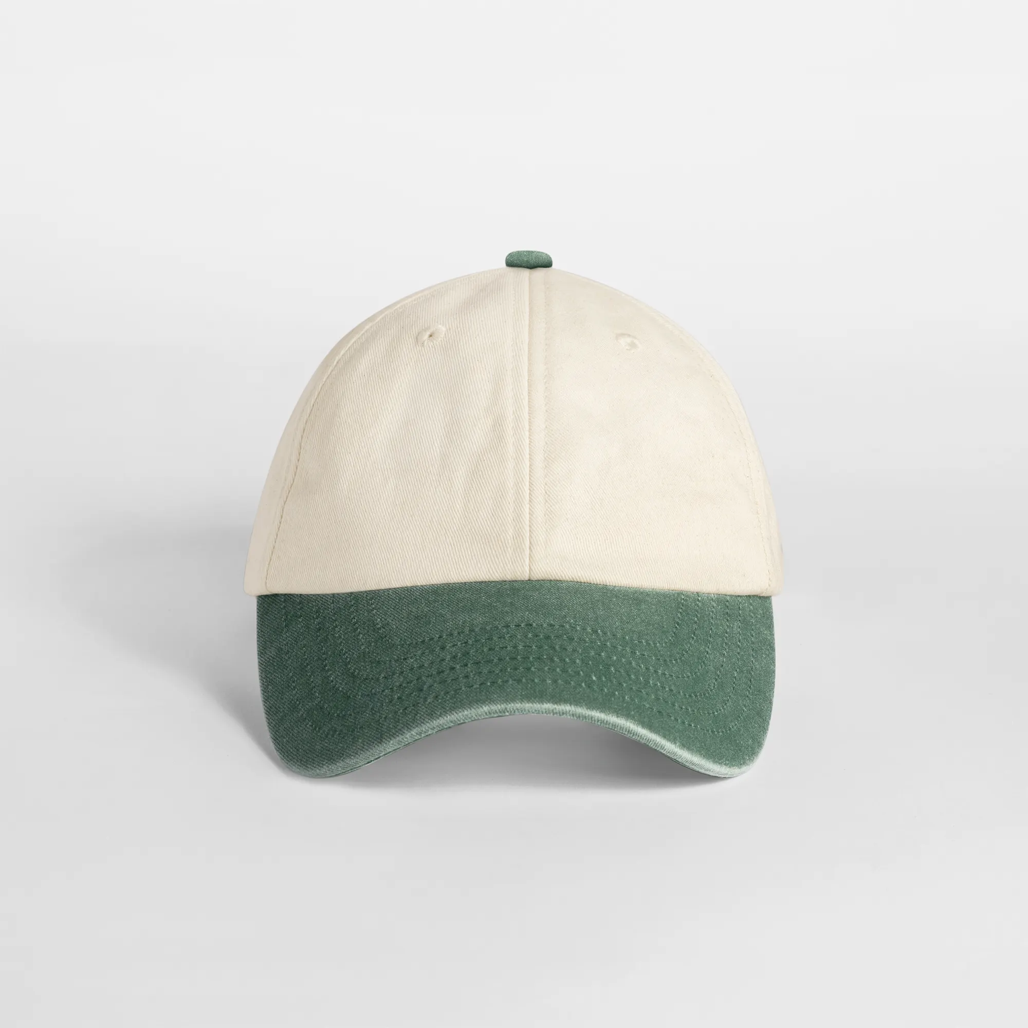 Gorra vintage compacta con visera en contraste