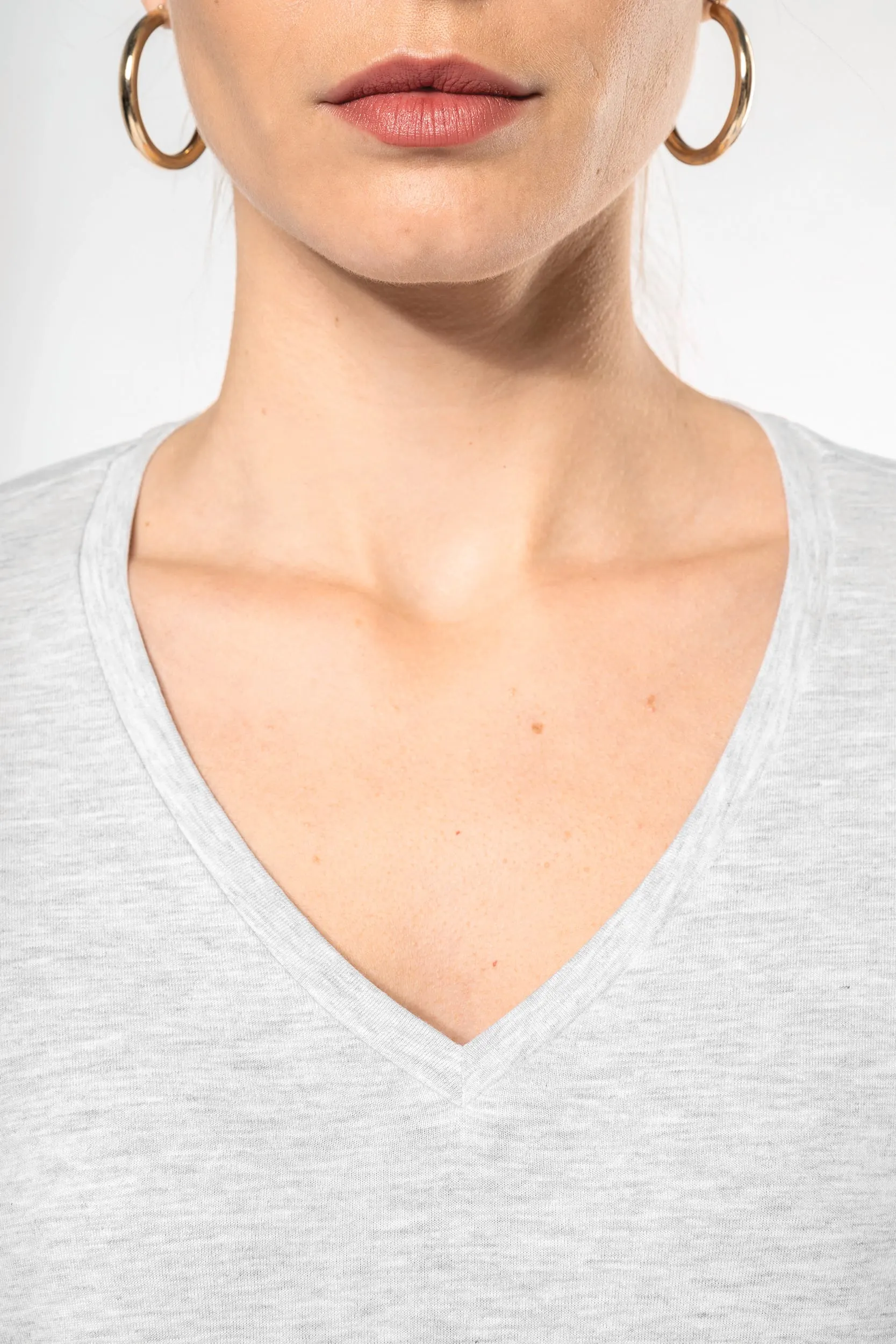 Camiseta manga larga y cuello de pico mujer