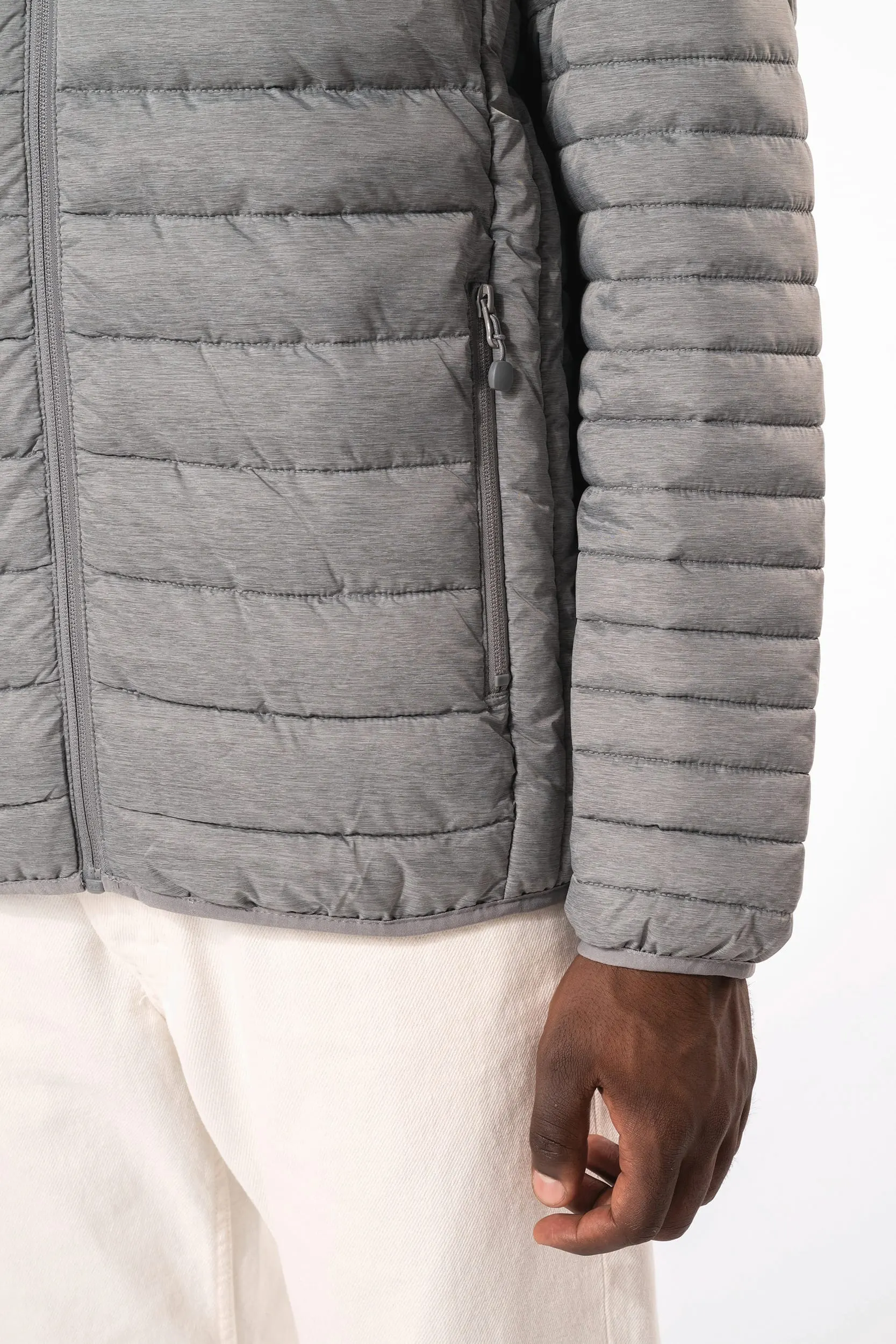 Chaqueta acolchada y ligera con capucha hombre