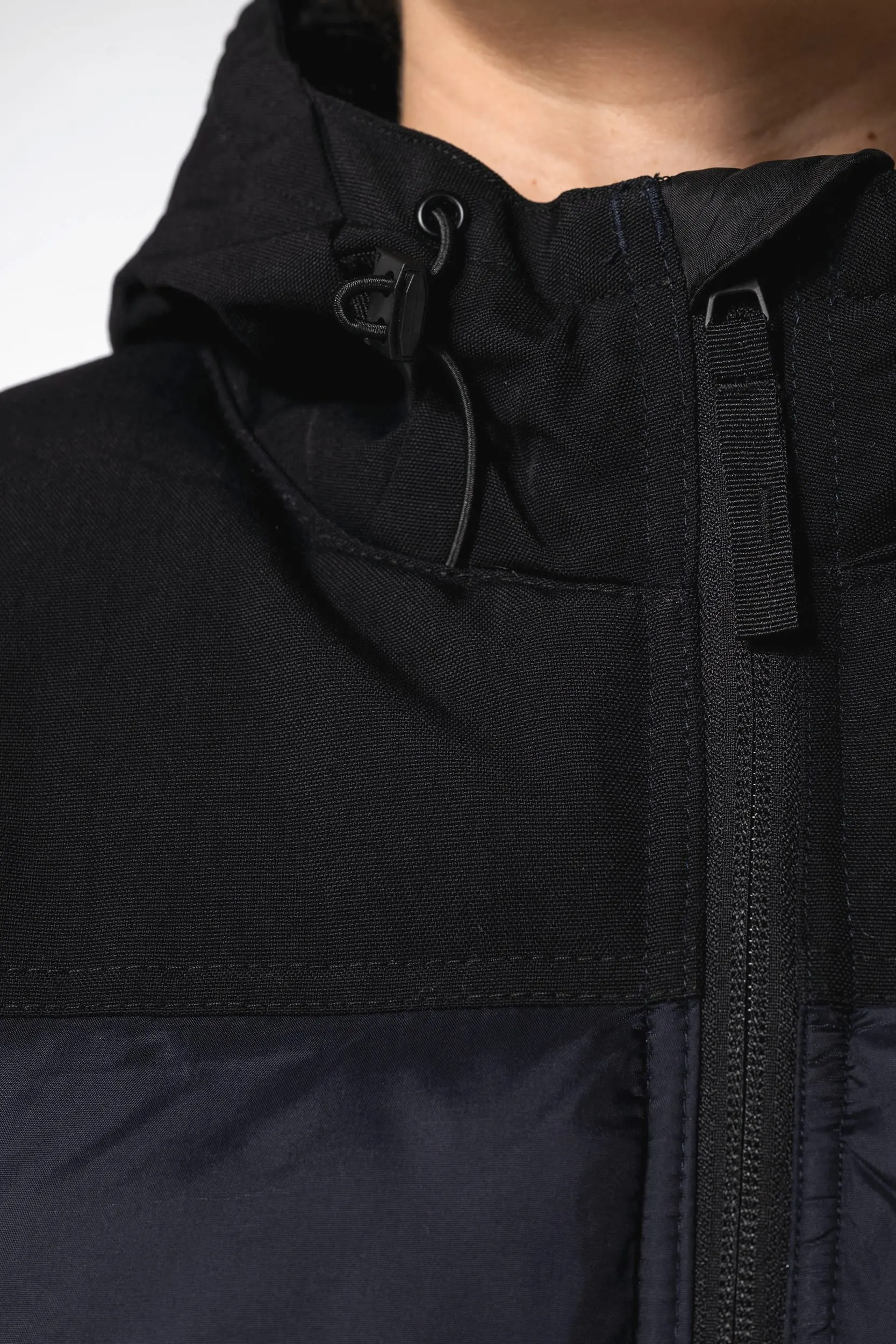 Parka acolchada bicolor con capucha unisex