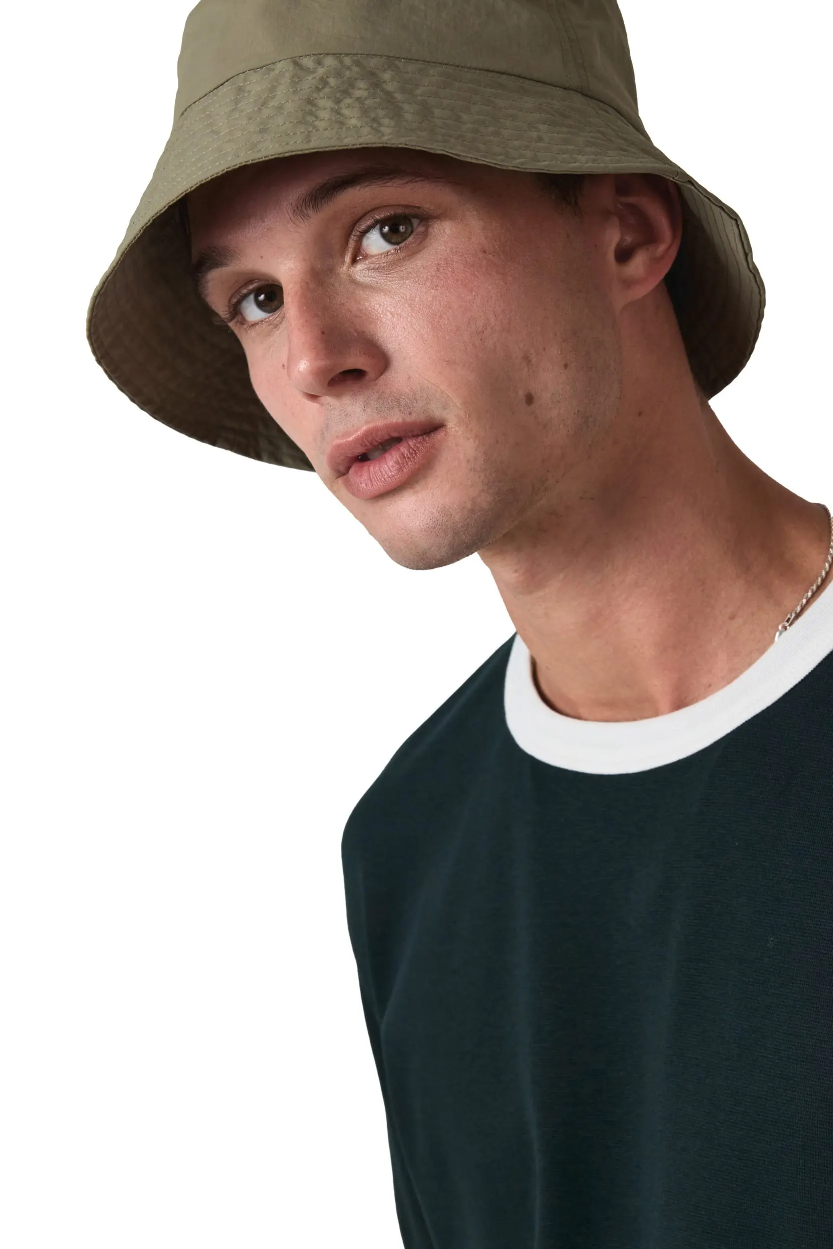 Sombrero bob de poliamida