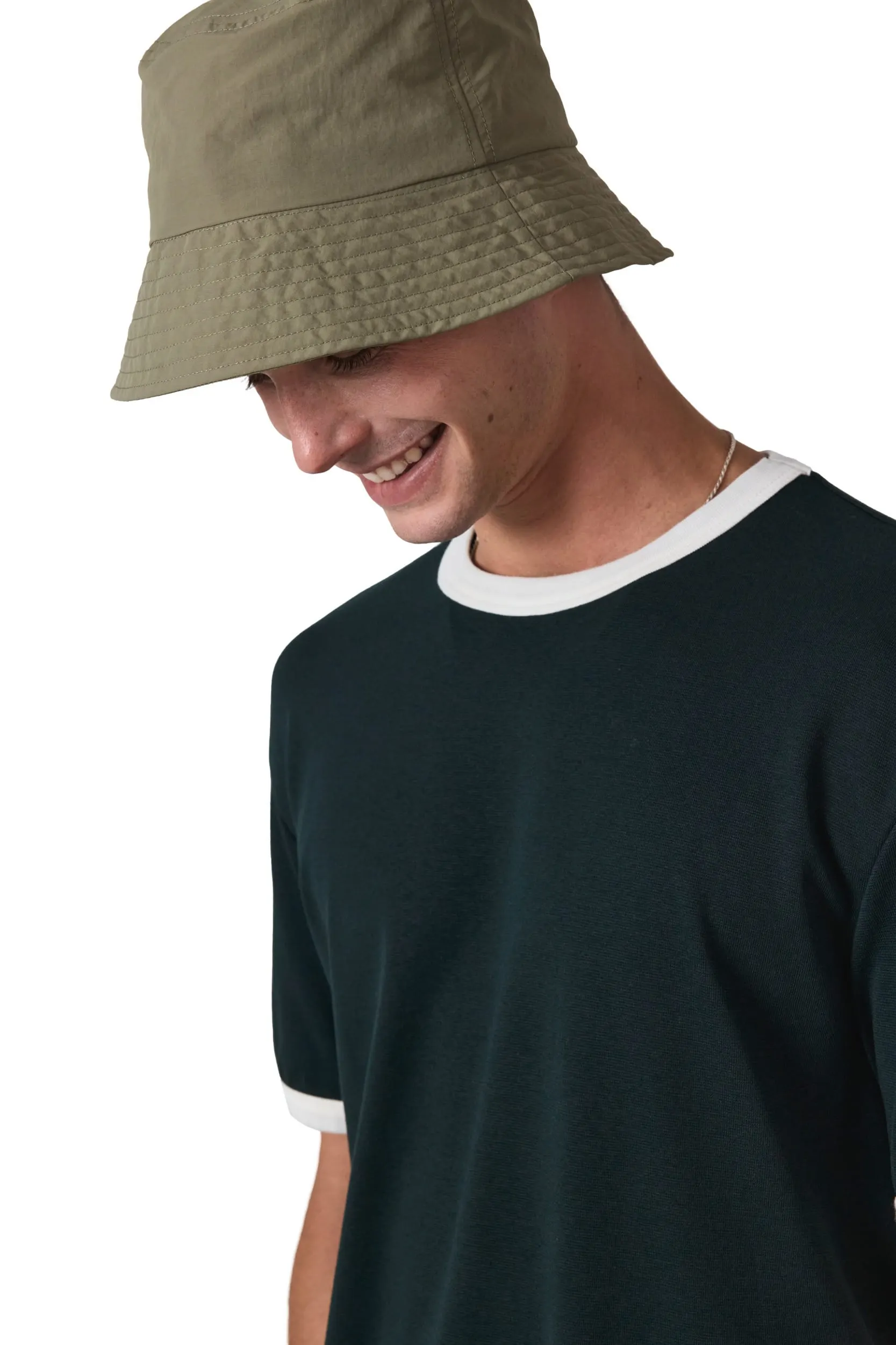 Sombrero bob de poliamida