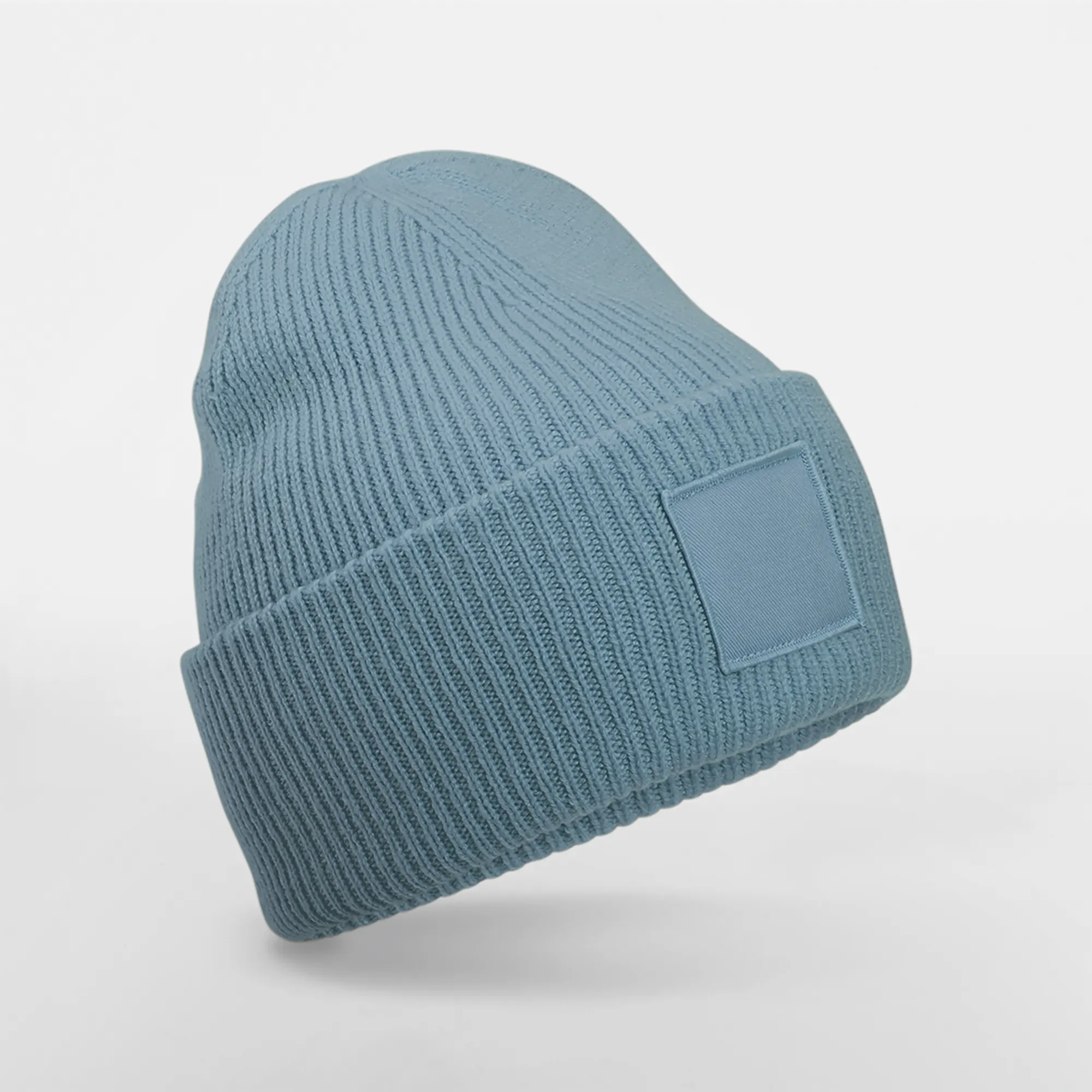 Gorro con dobladillo ancho y parche a tono