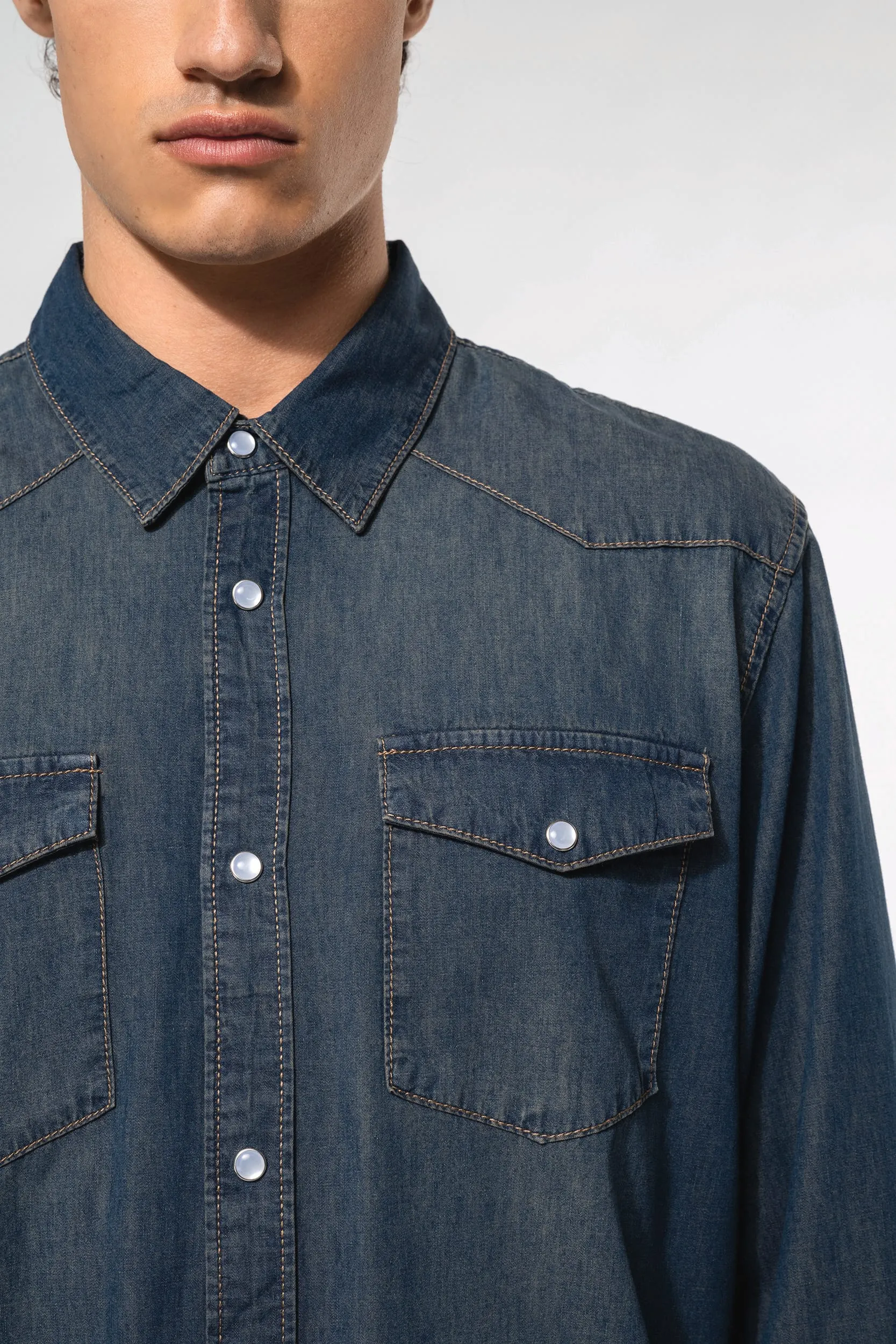 Camisa denim manga larga hombre
