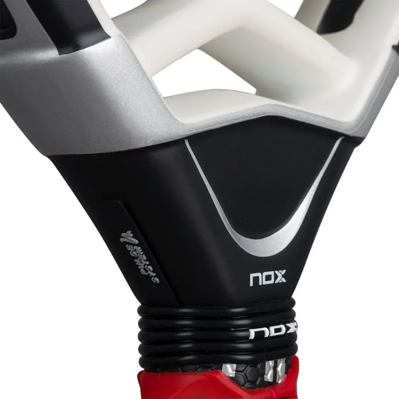 PALA DE PÁDEL NOX AT10 LUXURY GENIUS ATTACK 18K ALUM BY AGUSTIN TAPIA