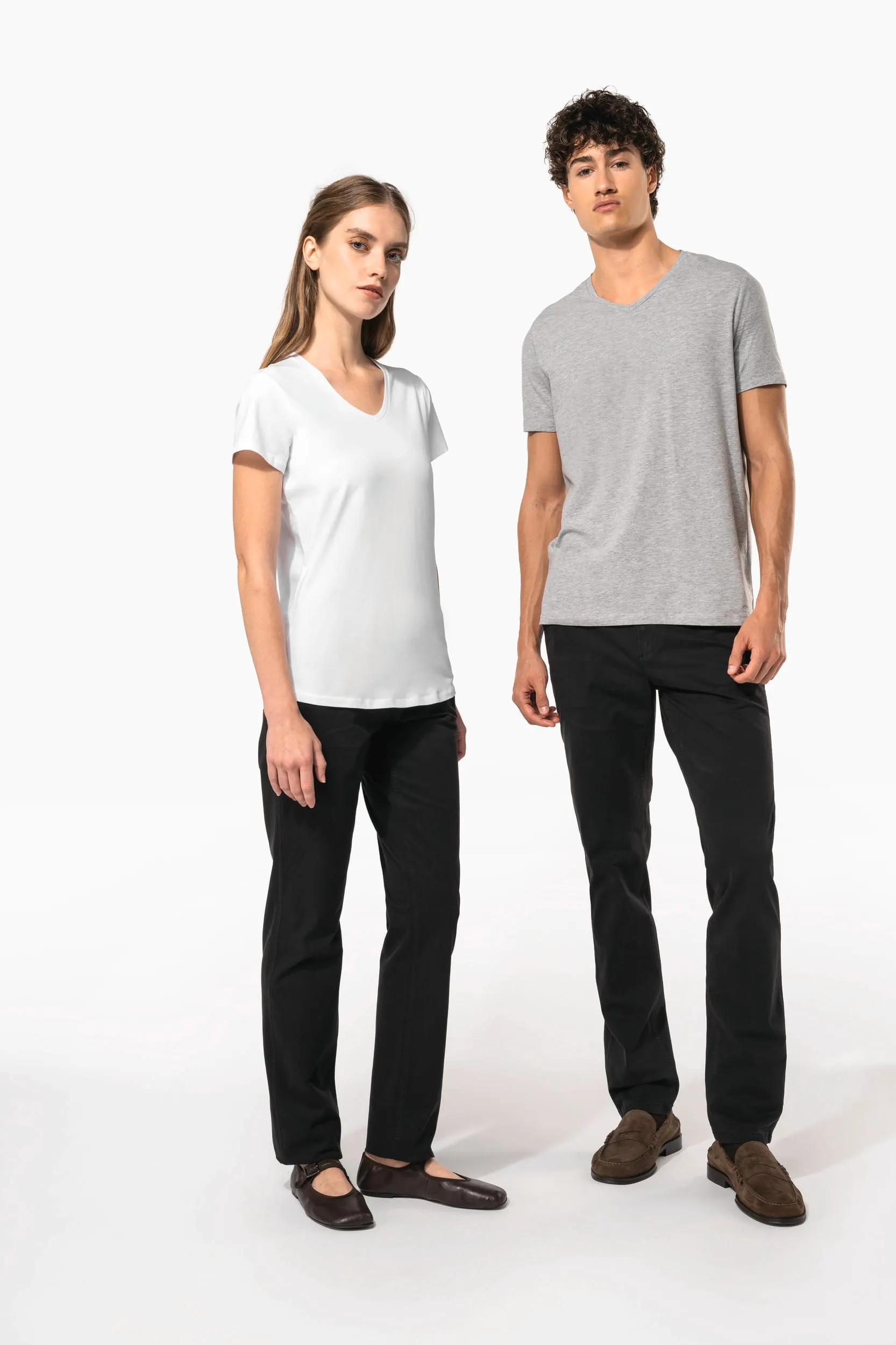 Camiseta con elastano cuello de pico hombre