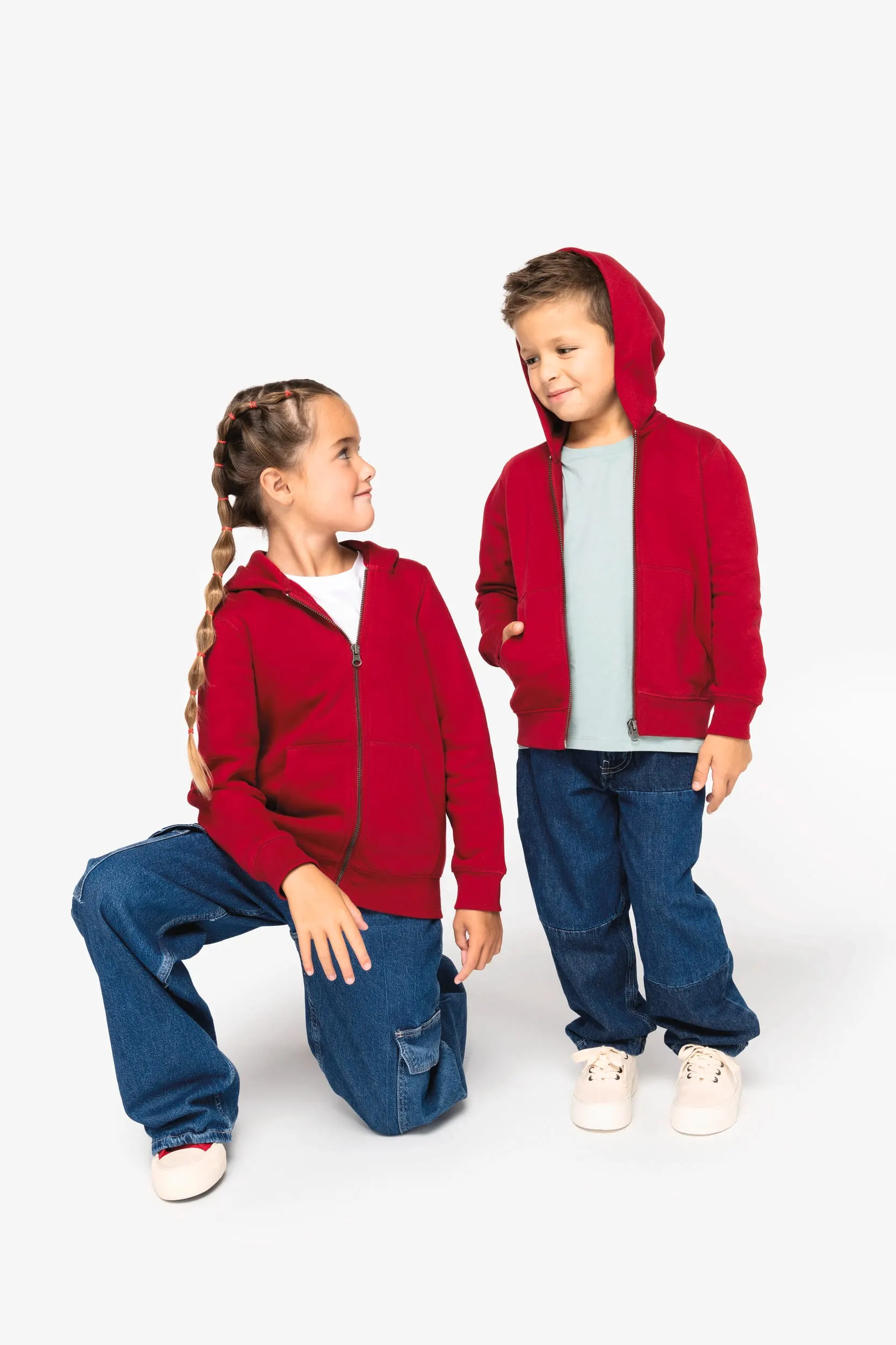 Sudadera ecorresponsable con capucha y cremallera infantil