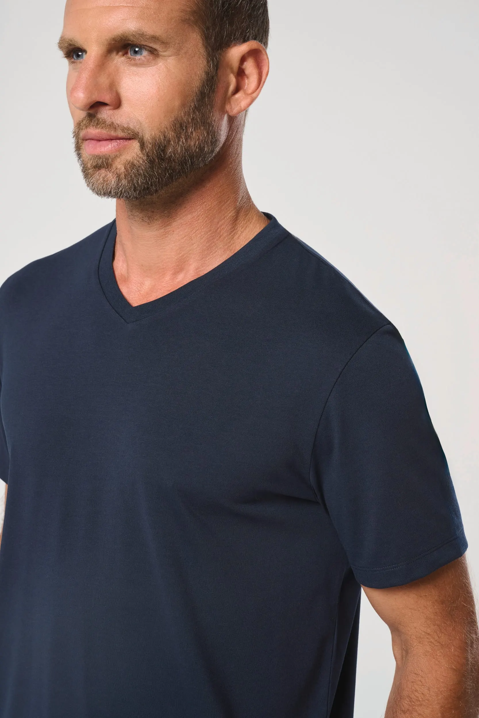 Camiseta ecorresponsable antibacteriana cuello de pico hombre