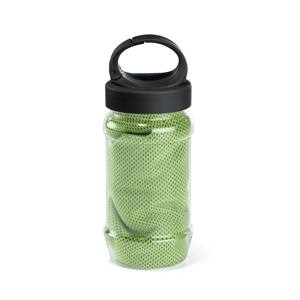 ARTX PLUS. Conjunto que incluye una botella hecha en PP y PET y una toalla refrescante deportiva de poliamida y poliéster