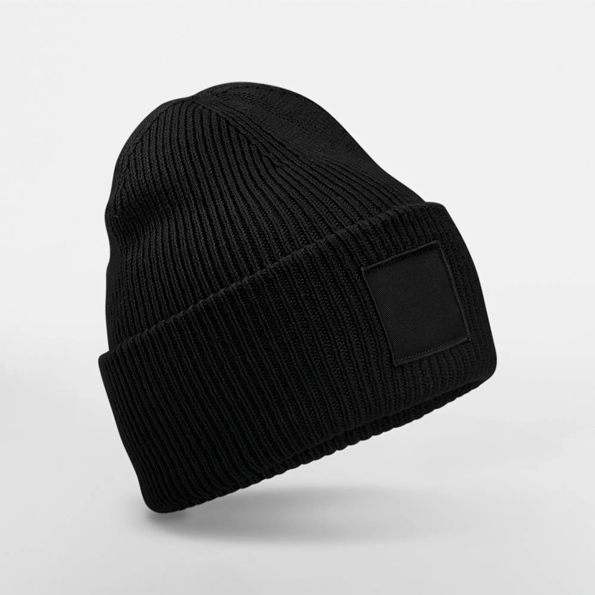 Gorro con dobladillo ancho y parche a tono