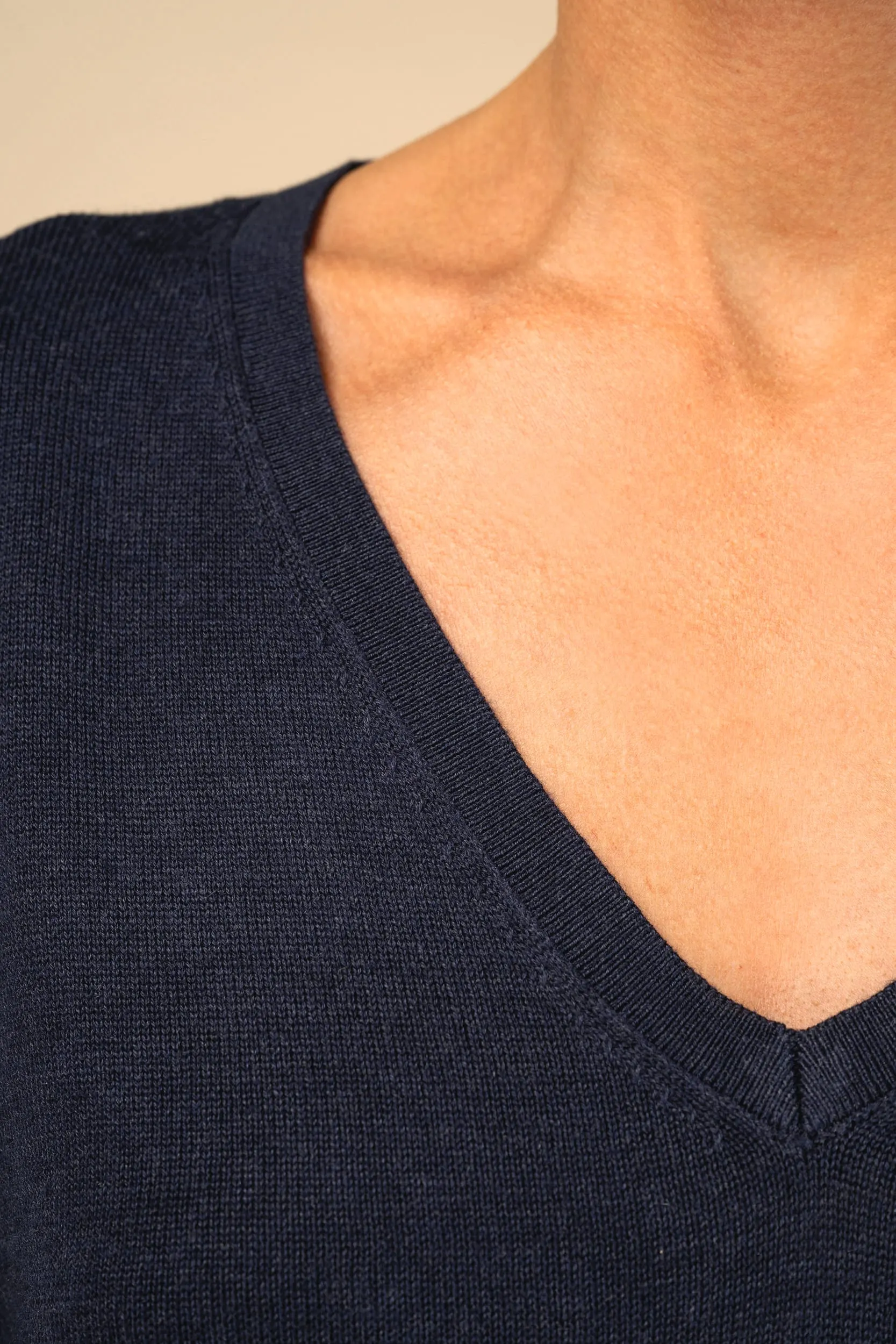 Jersey ecorresponsable cuello de pico de lyocell mujer