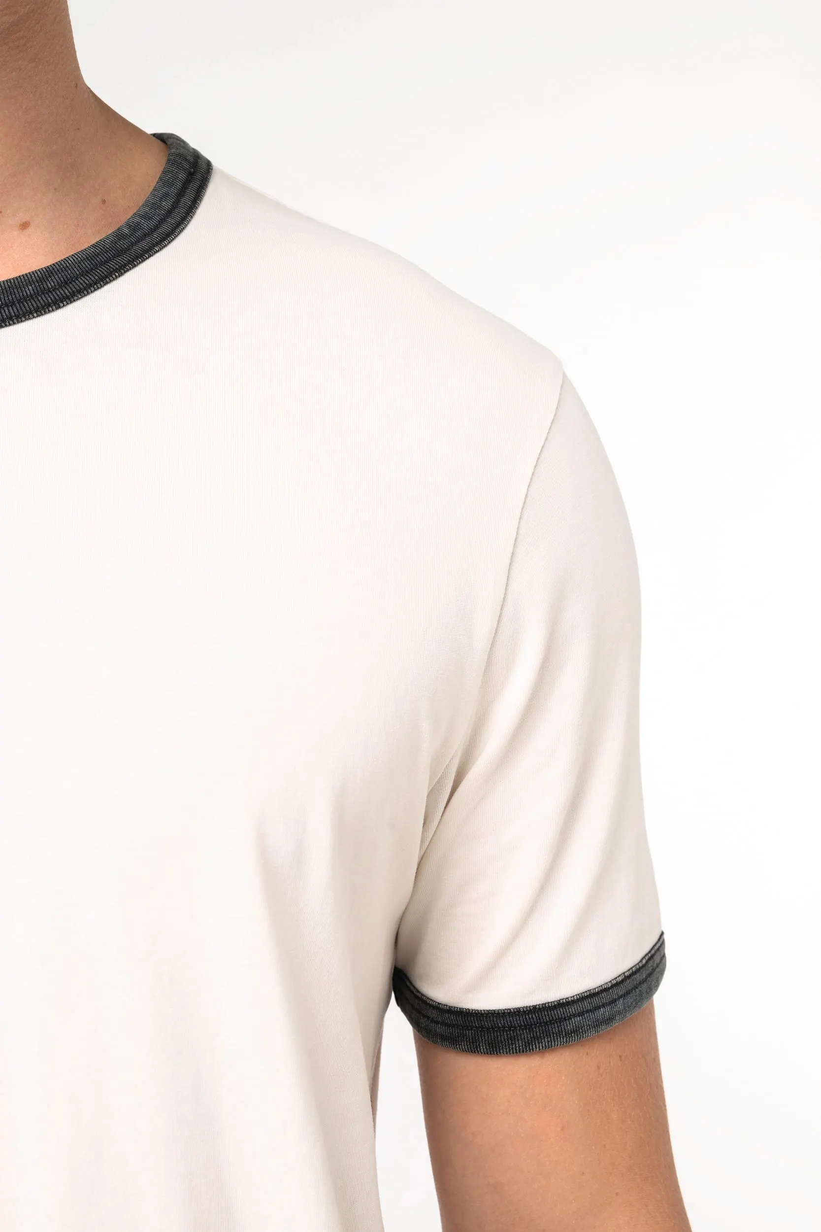 Camiseta ringer ecorresponsable con ribetes contrastados efecto lavado hombre