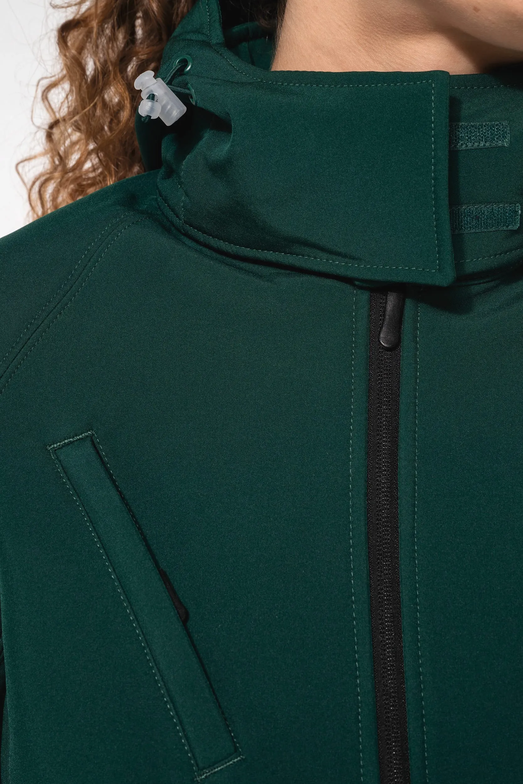 Chaqueta softshell con capucha extraíble mujer