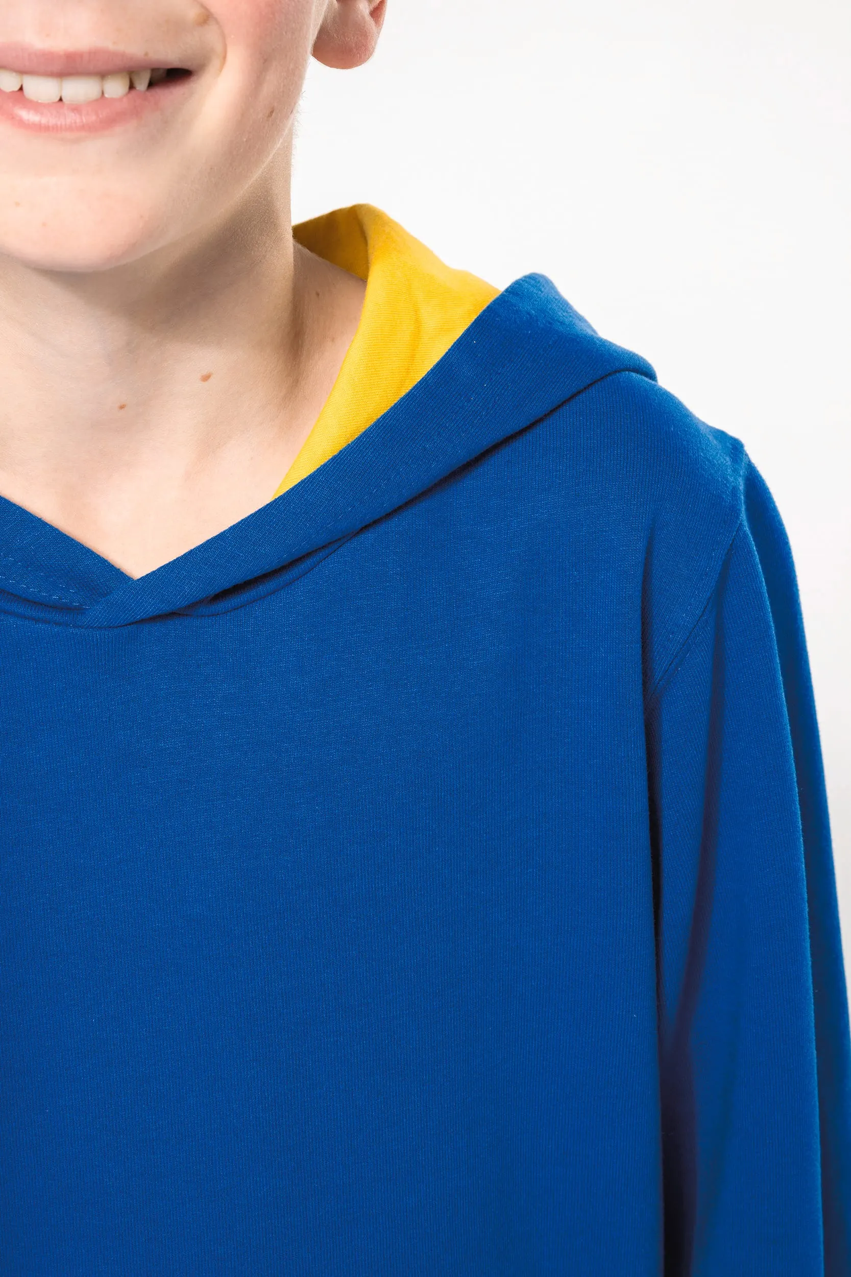 Sudadera capucha contrastada niños