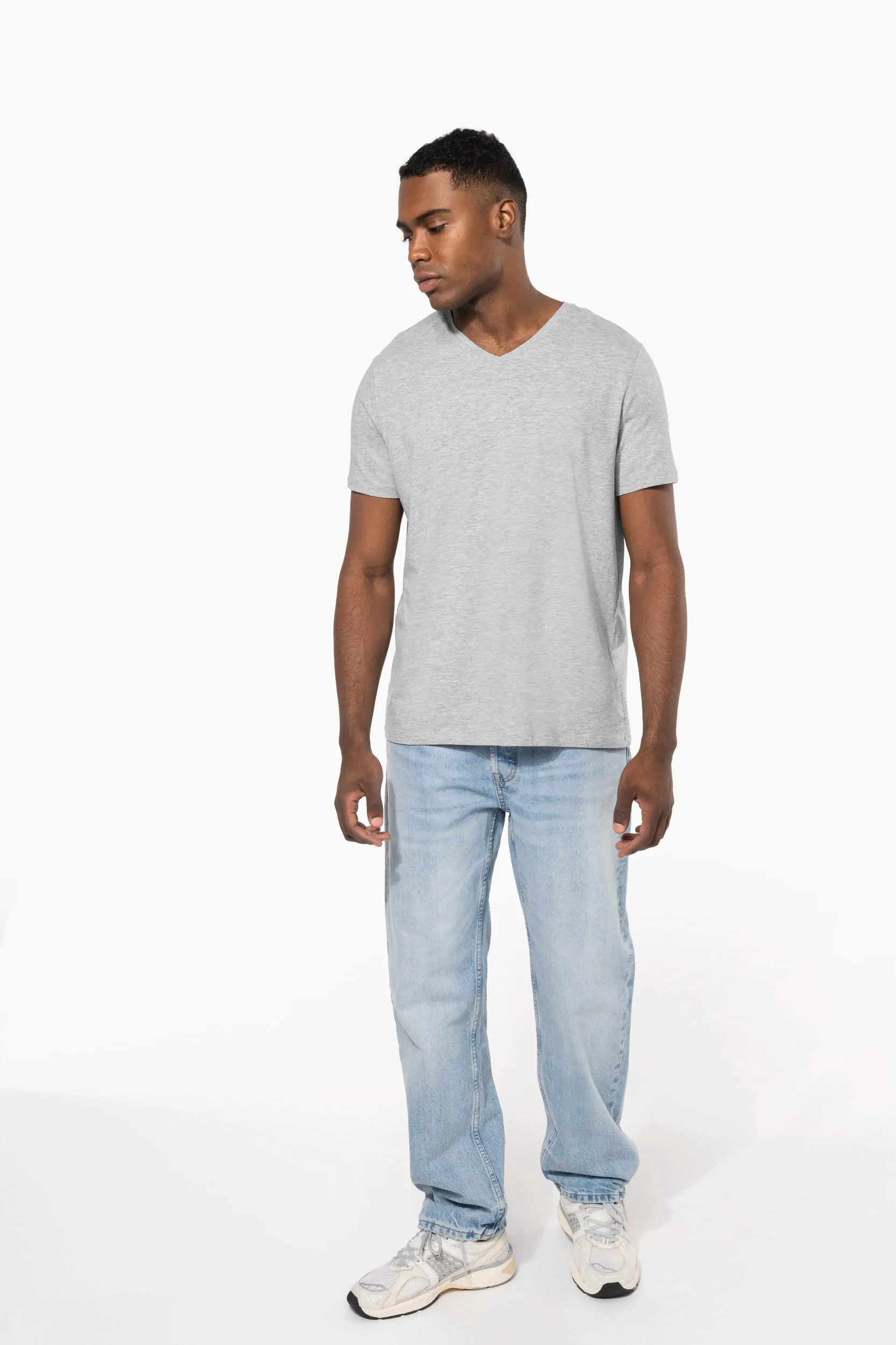 Camiseta con elastano cuello de pico hombre