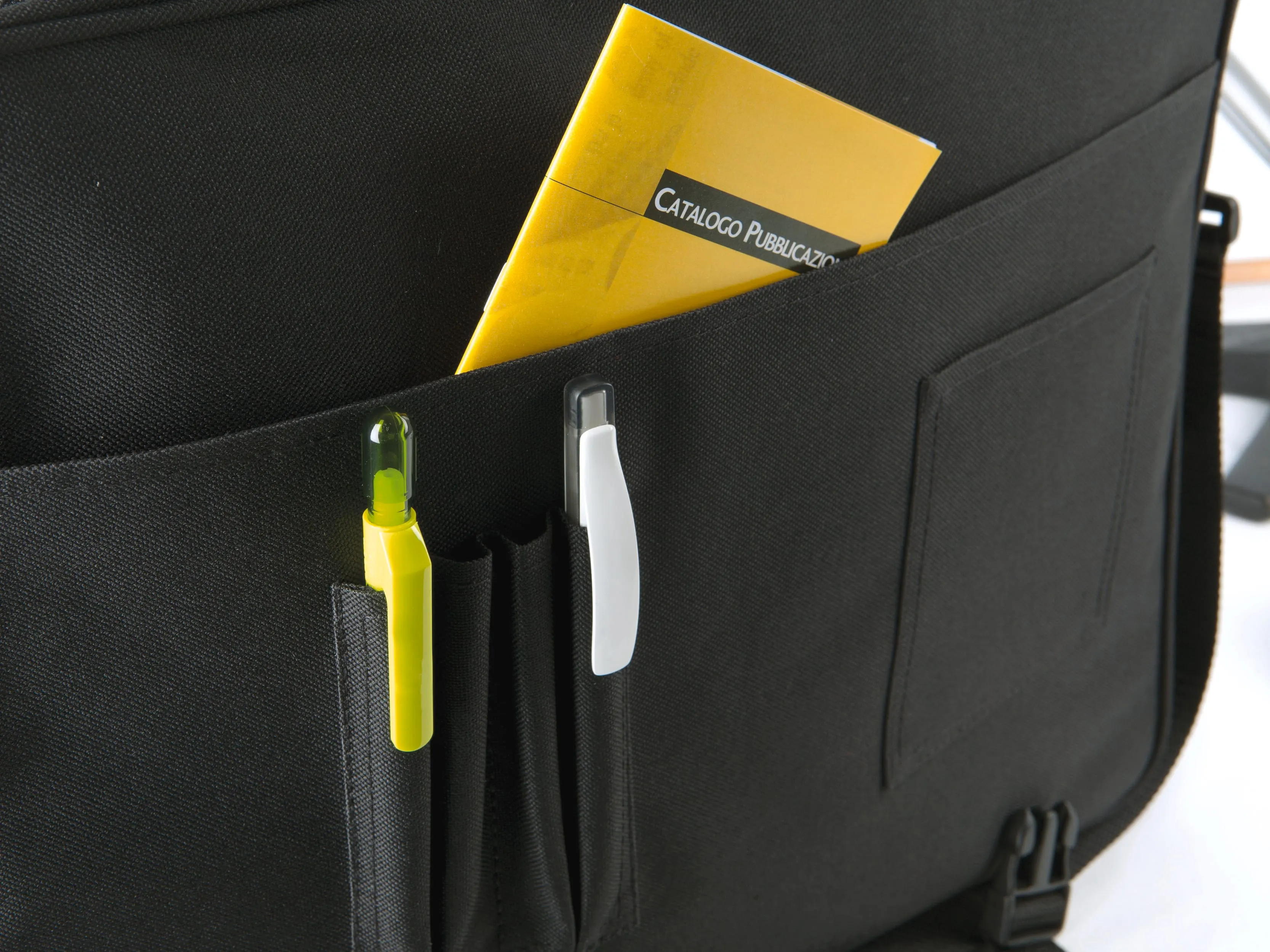 Bolsa porta documentos con solapa