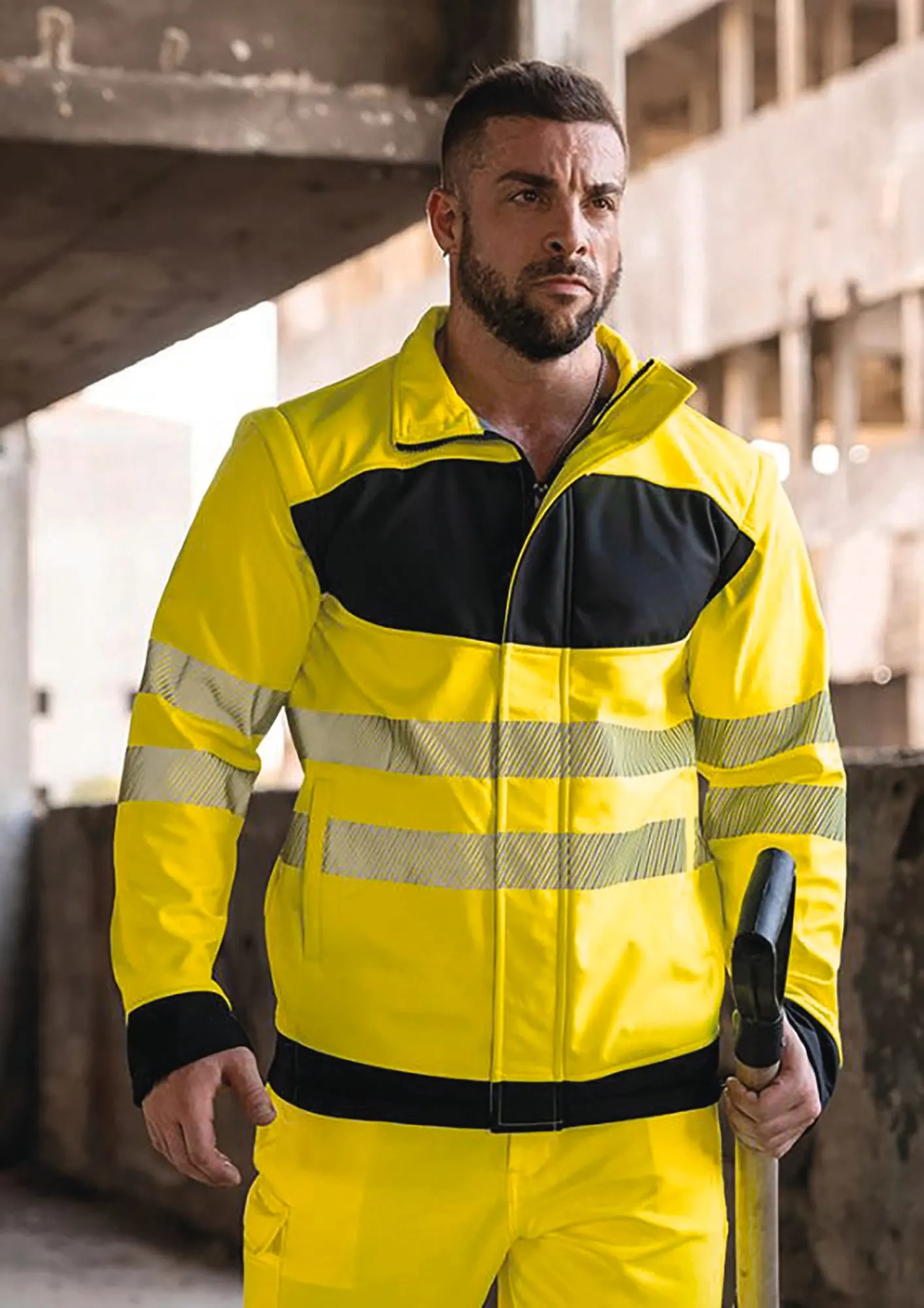 Chaqueta Softshell de alta visibilidad con pecho negro