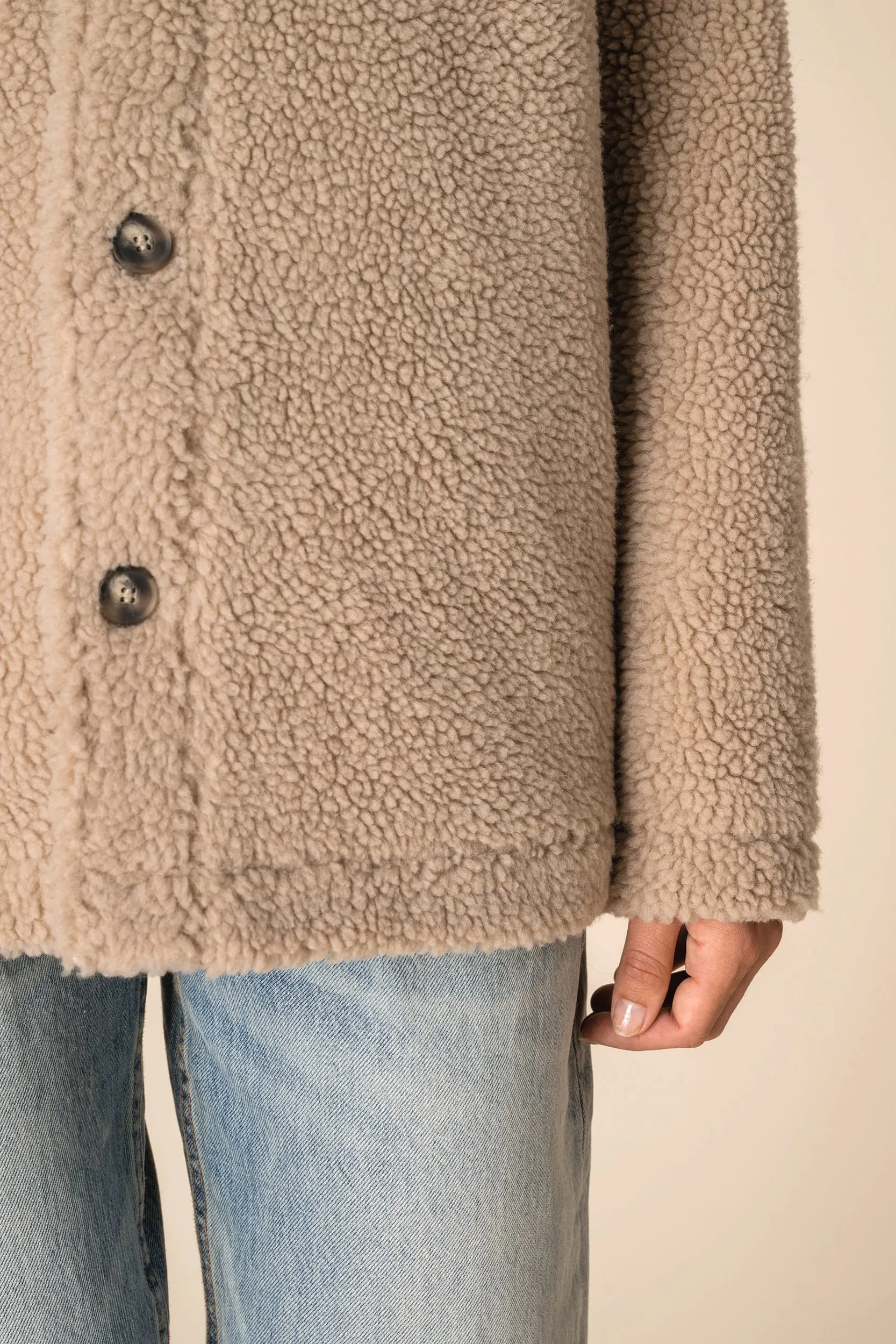 Sobrecamisa de sherpa con hombros caídos unisex