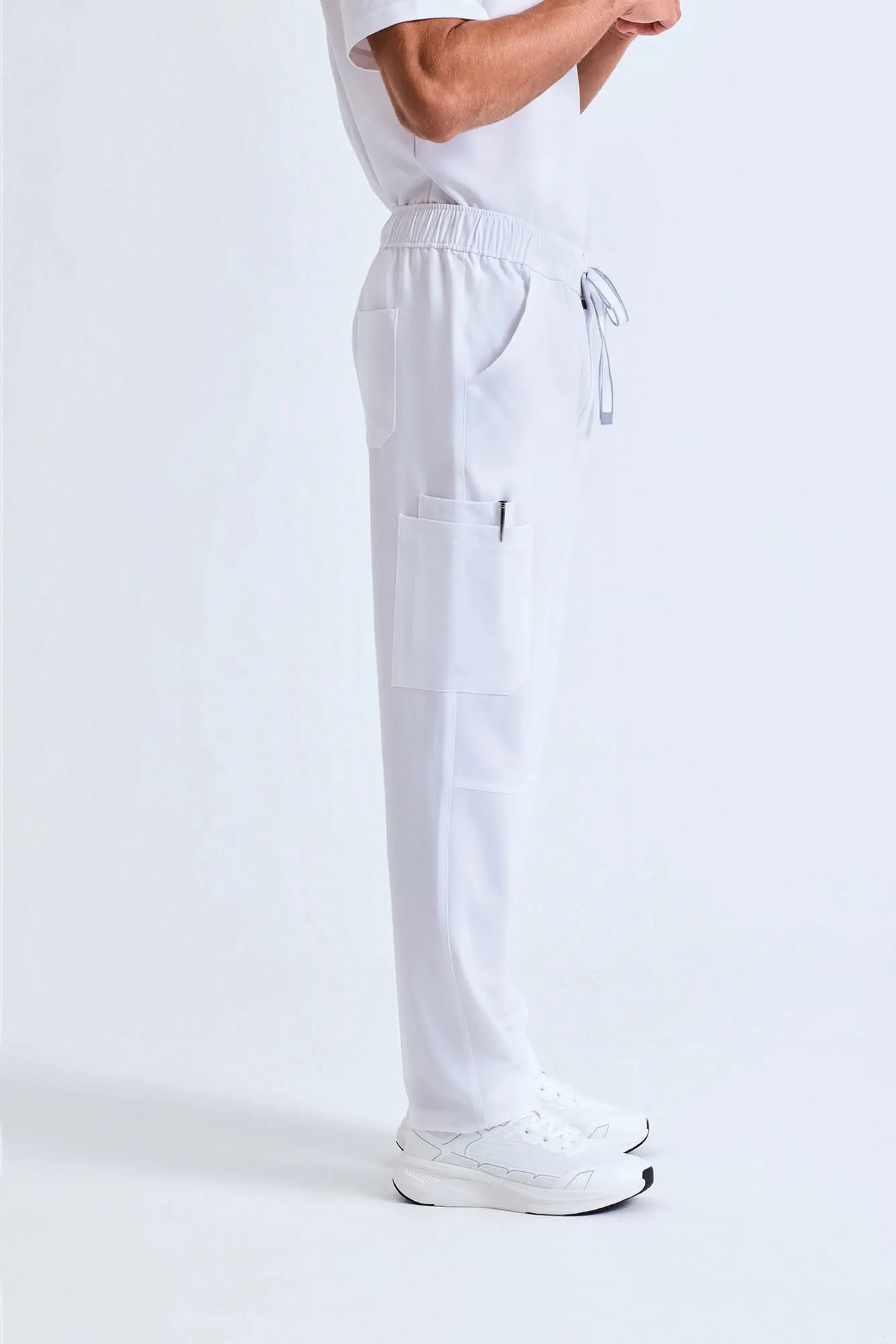 Pantalón tipo cargo elástico hombre