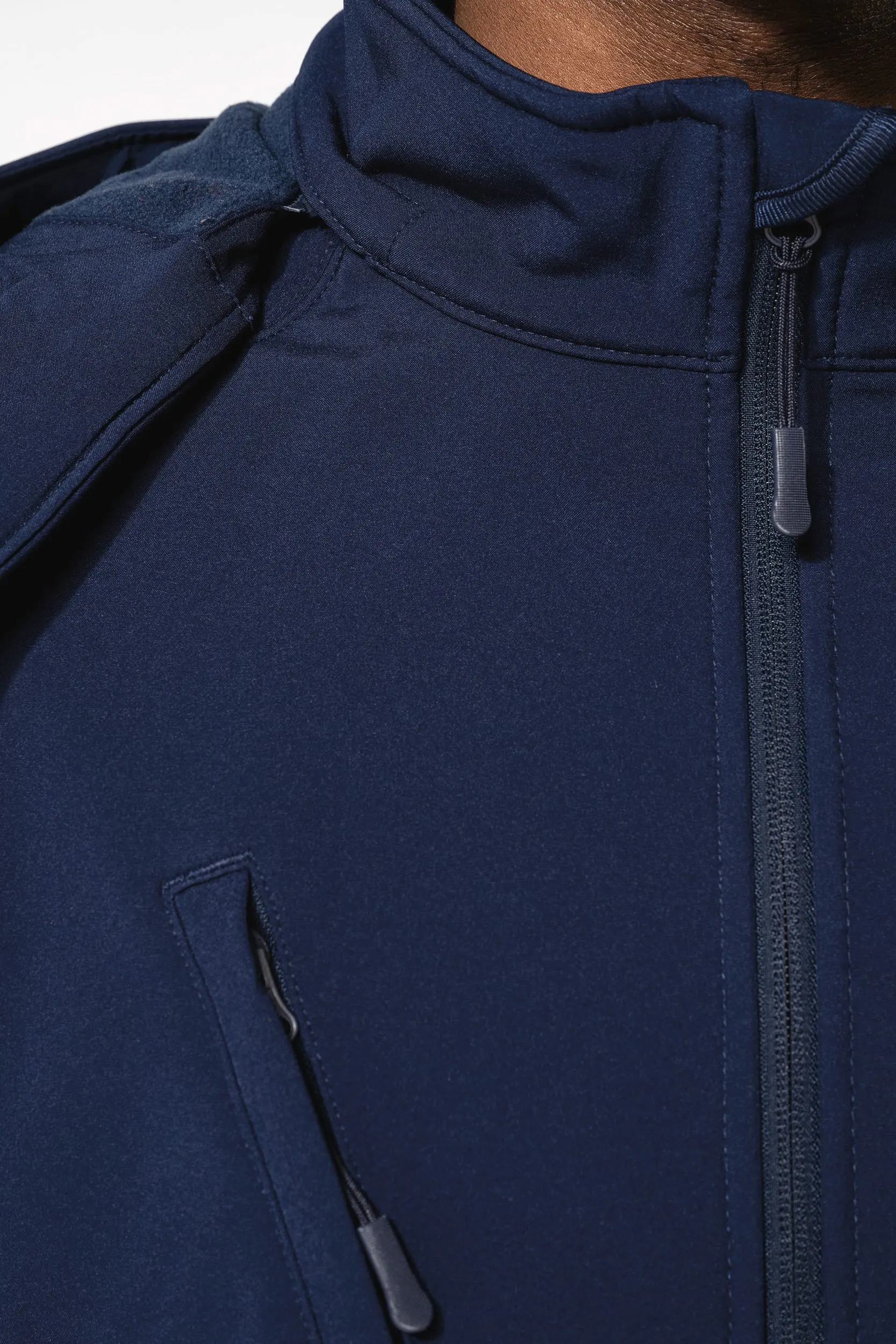 Chaqueta softshell con capucha extraíble hombre
