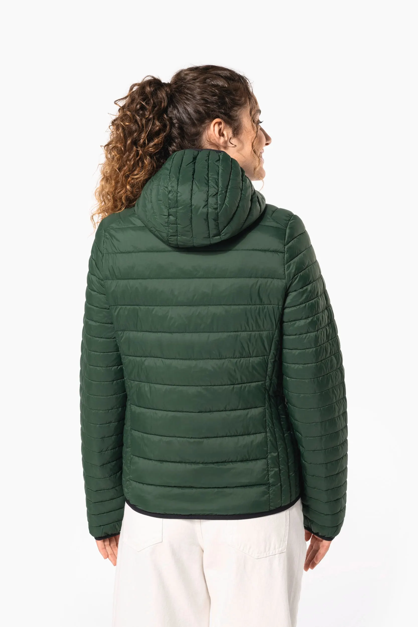 Chaqueta acolchada y ligera con capucha mujer