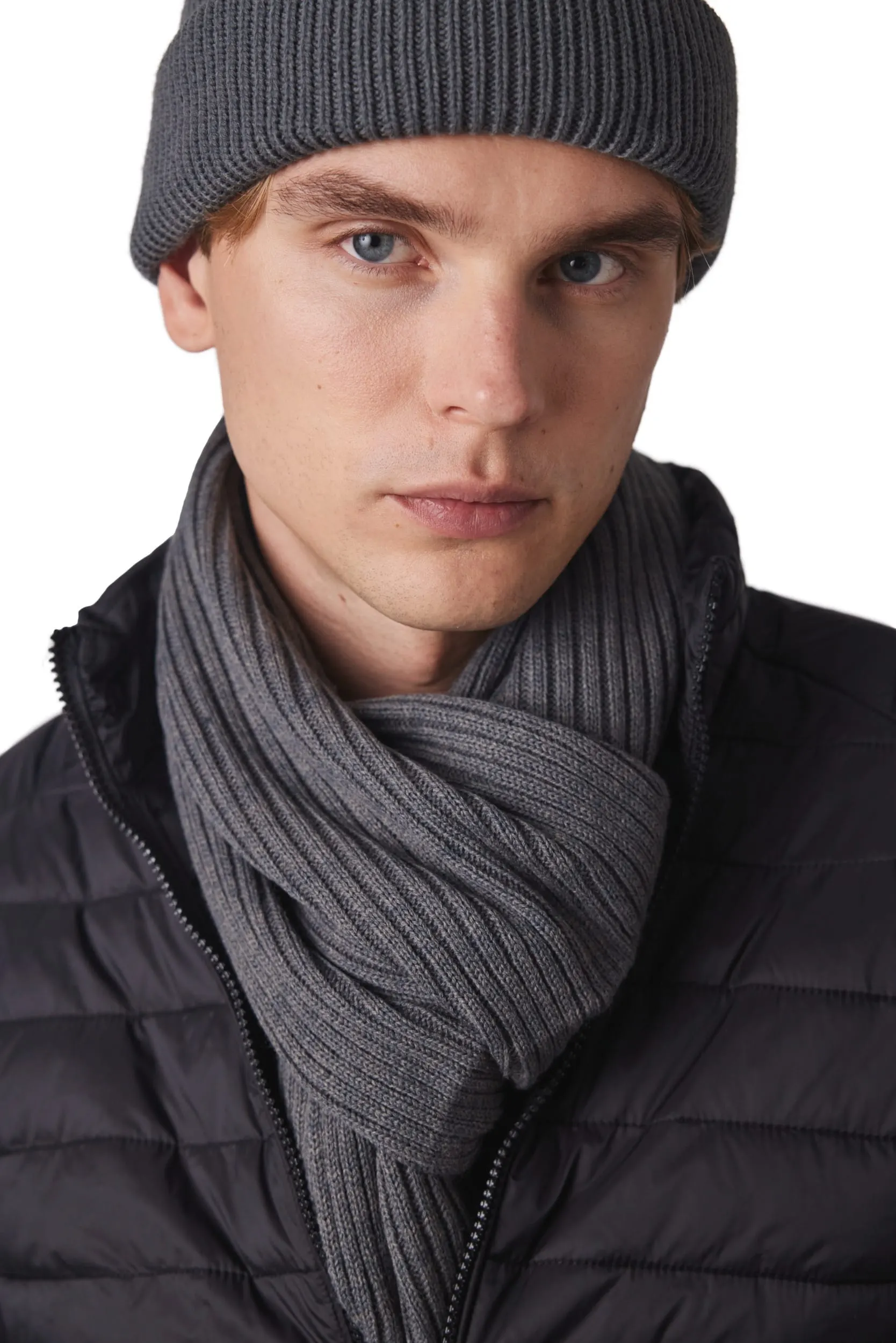 Gorro de punto canalé con doble dobladillo