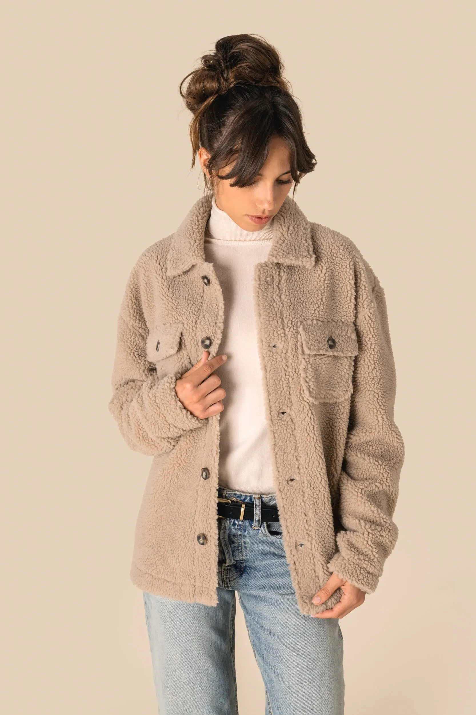 Sobrecamisa de sherpa con hombros caídos unisex