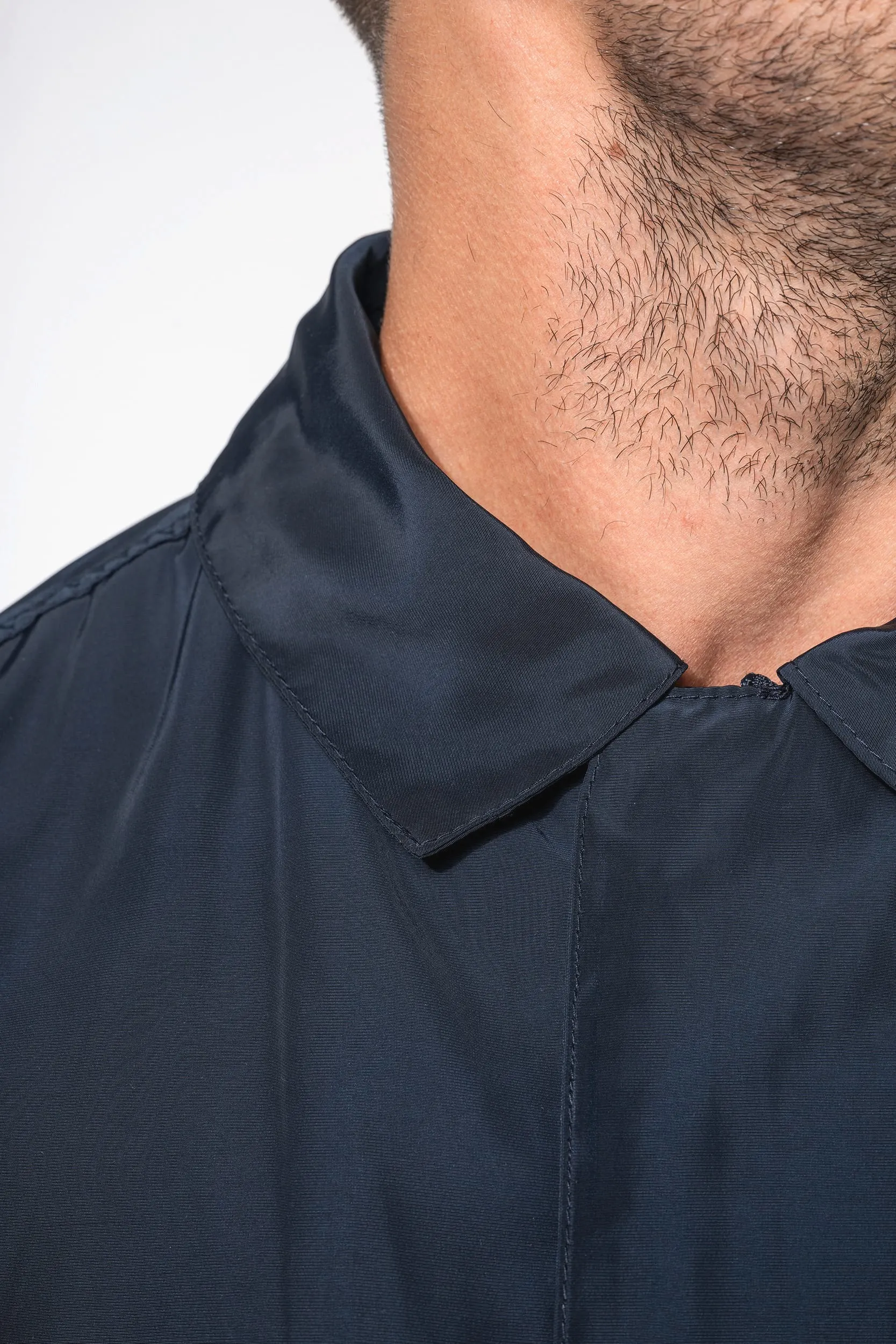 Gabardina ligera para hombre