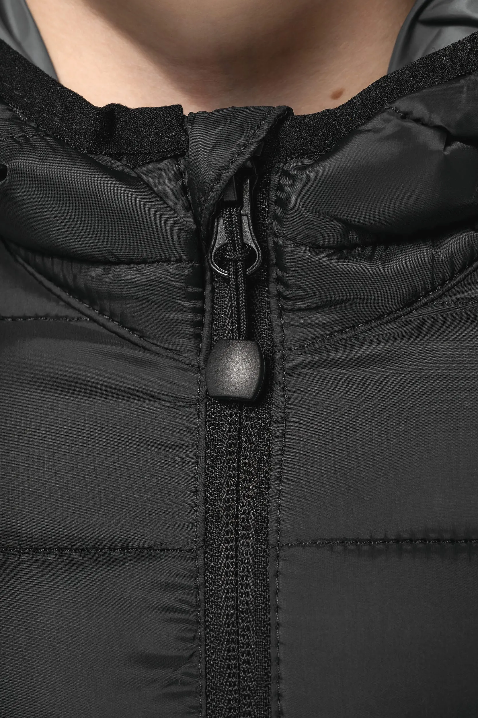Chaqueta acolchada y ligera con capucha niños