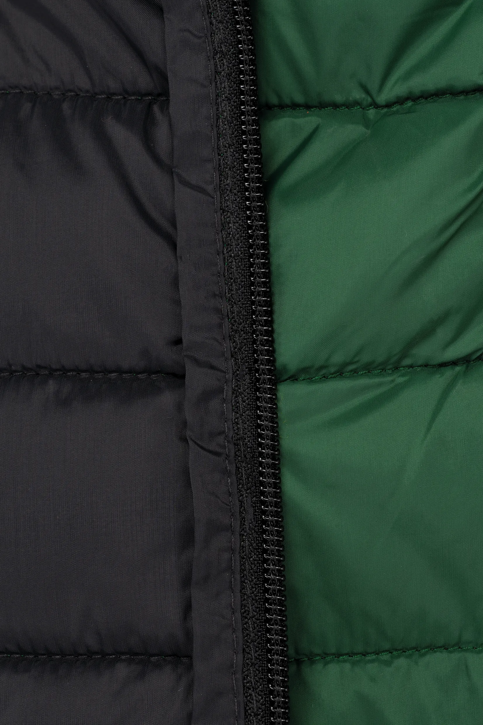 Chaqueta acolchada y ligera con capucha hombre
