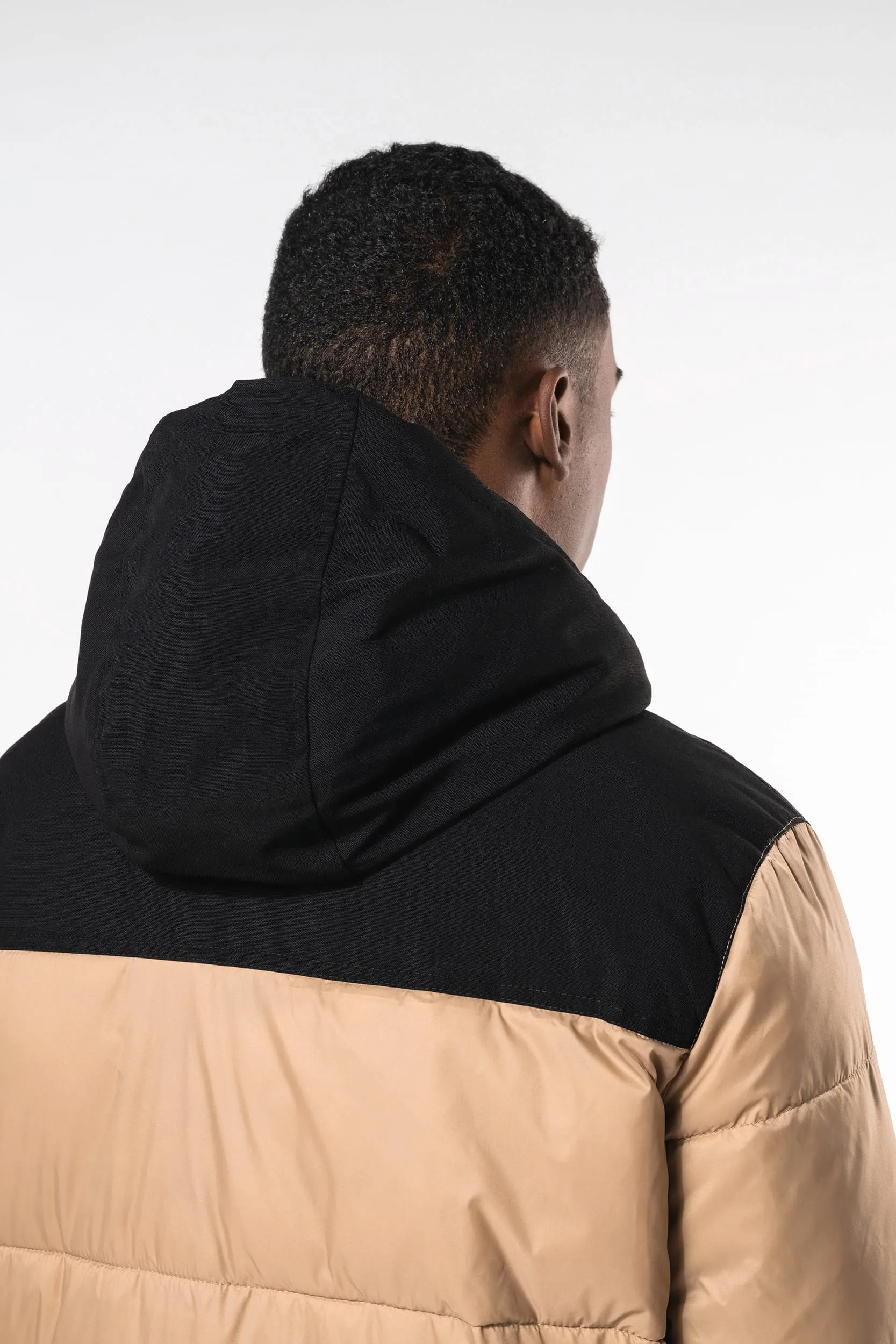 Parka acolchada bicolor con capucha unisex