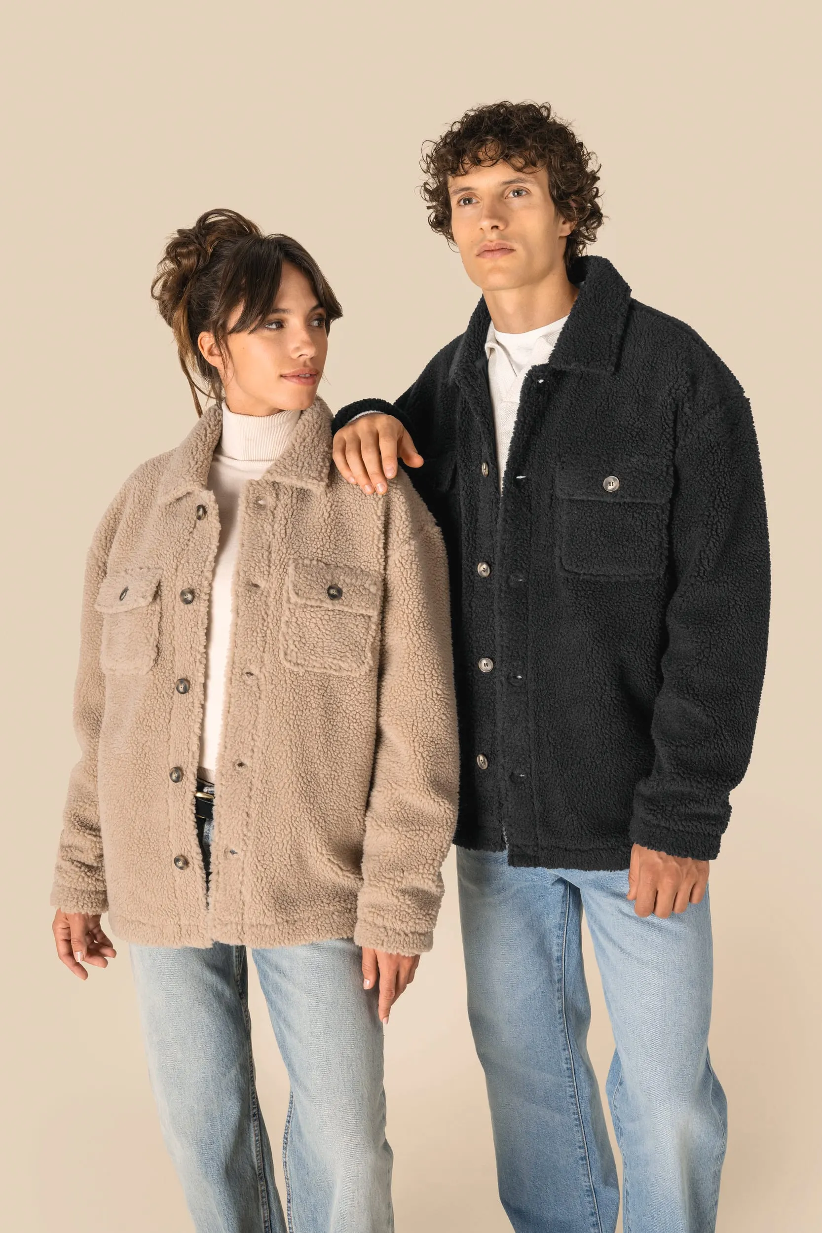 Sobrecamisa de sherpa con hombros caídos unisex
