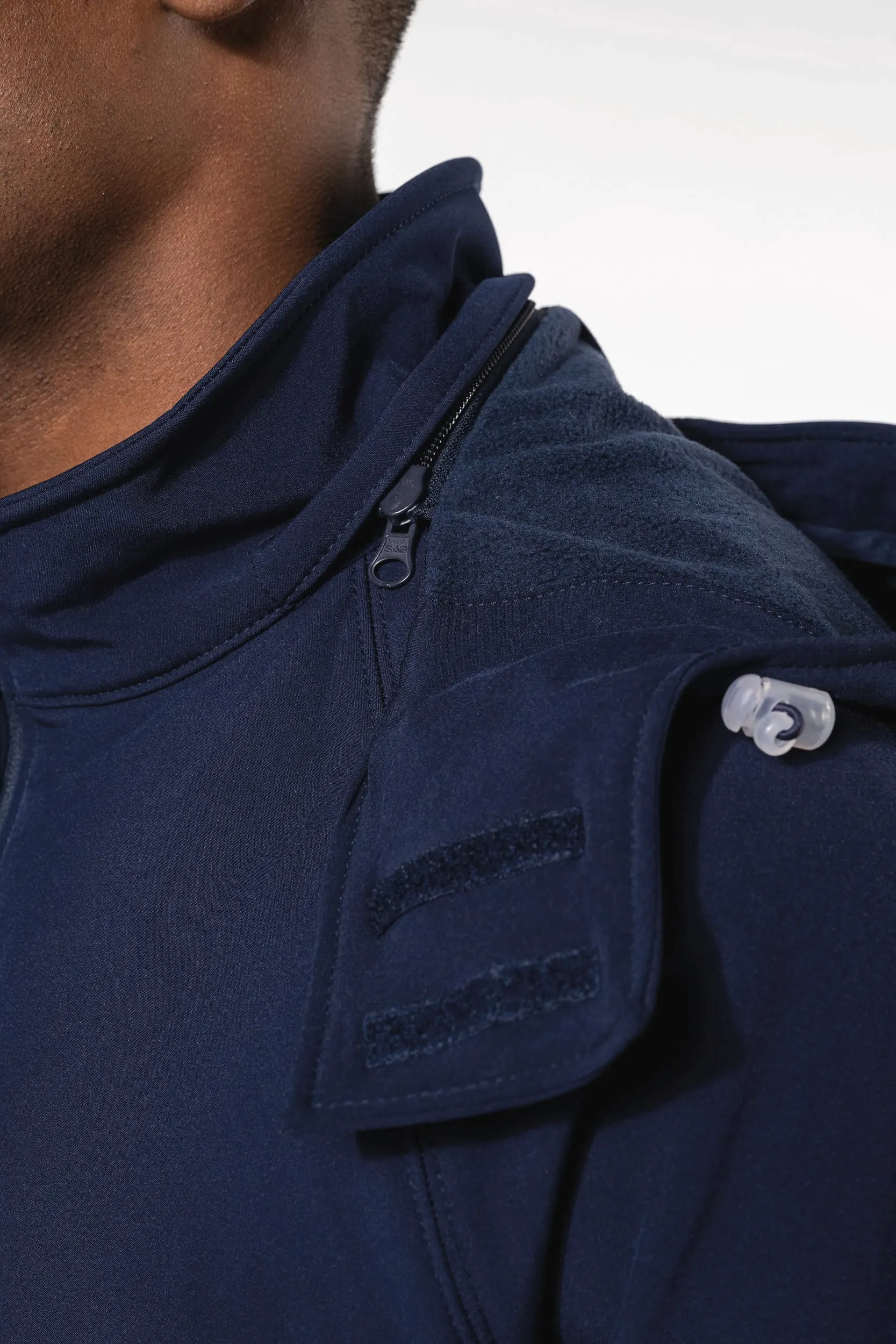 Chaqueta softshell con capucha extraíble hombre
