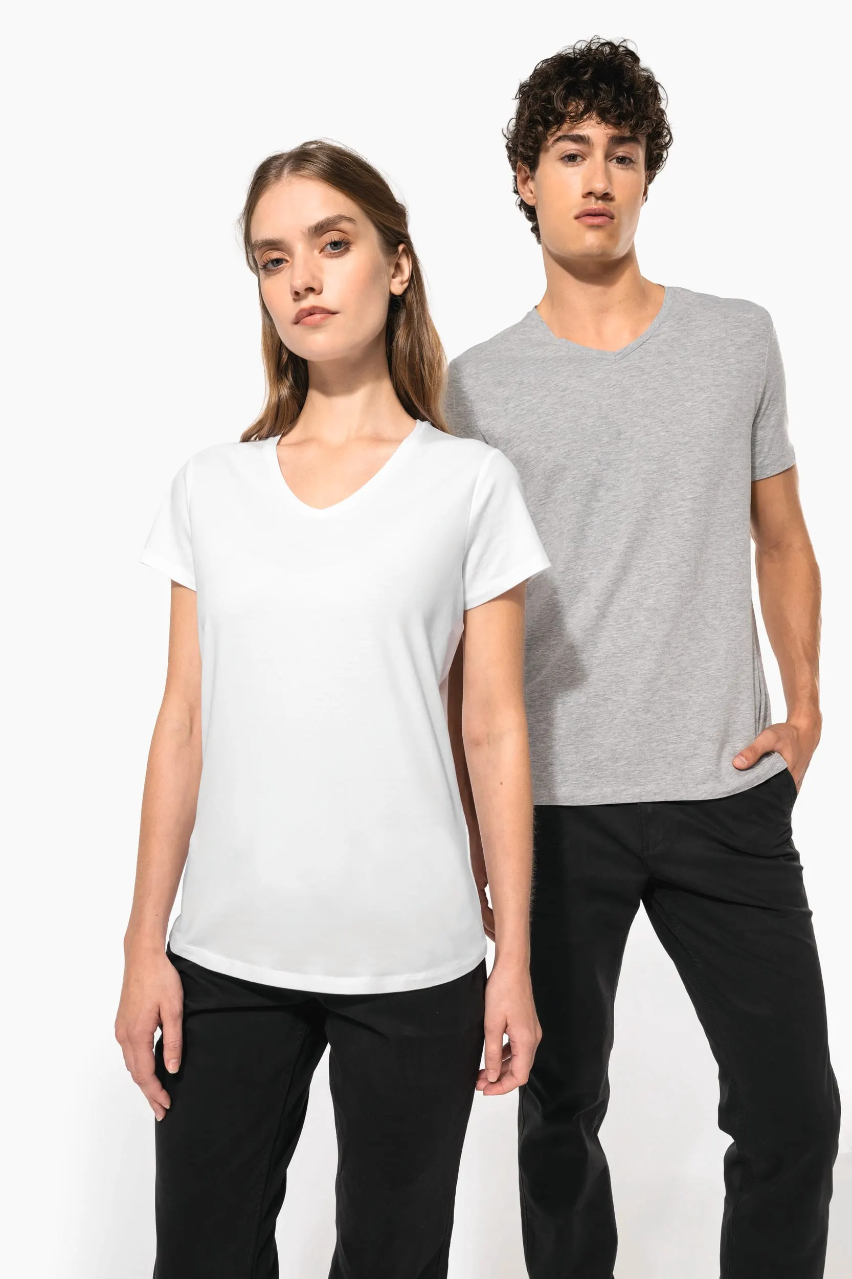Camiseta con elastano cuello de pico hombre