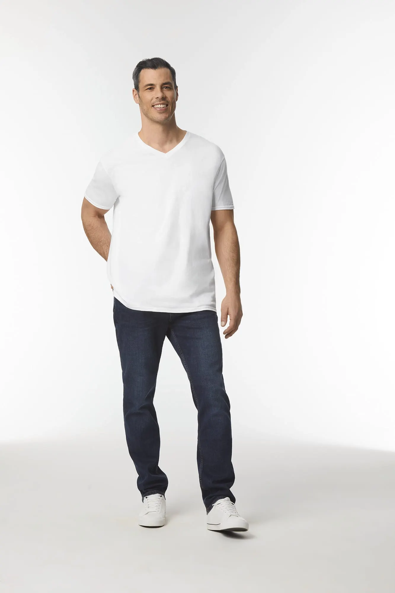 Camiseta SoftStyle cuello de pico hombre