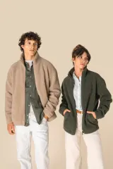 Sudadera de sherpa con cremallera y hombros caídos unisex
