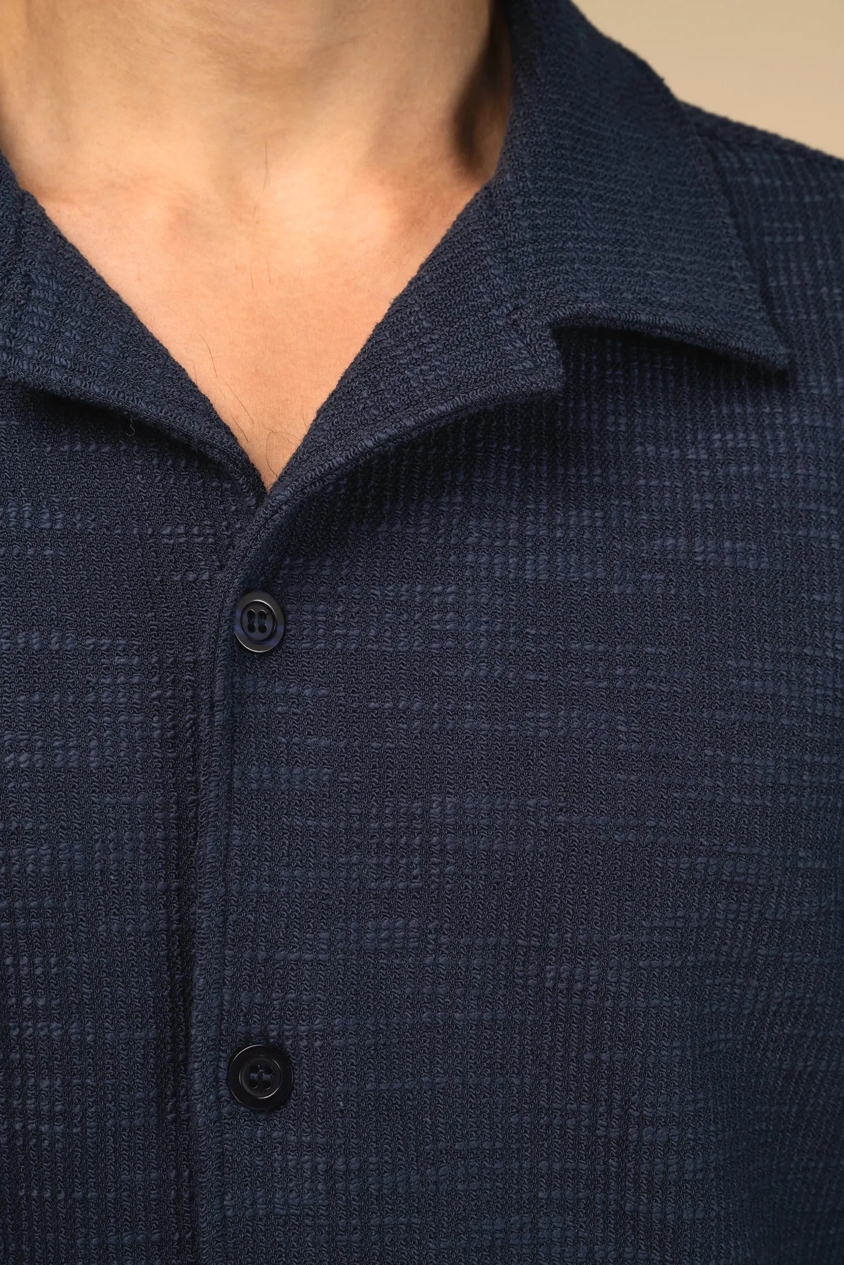 Camisa texturizada de manga corta para hombre