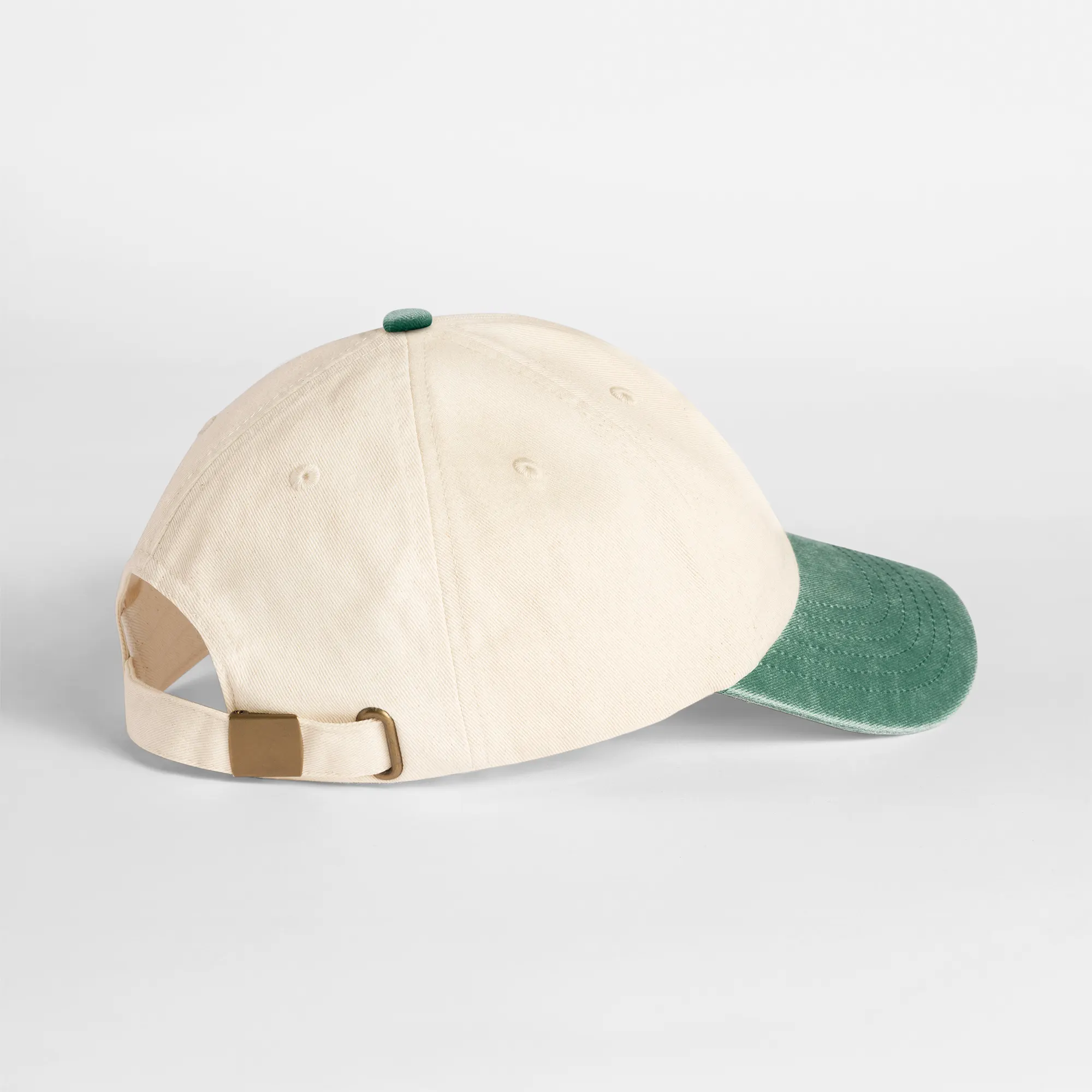 Gorra vintage compacta con visera en contraste