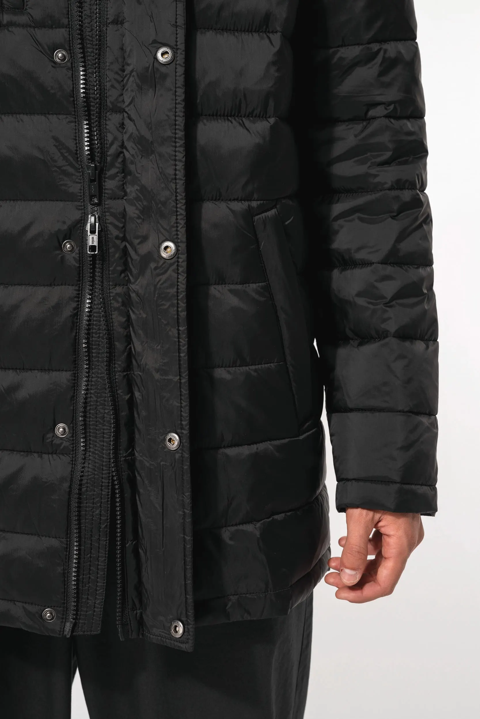Parka ligera acolchada con capucha para hombre