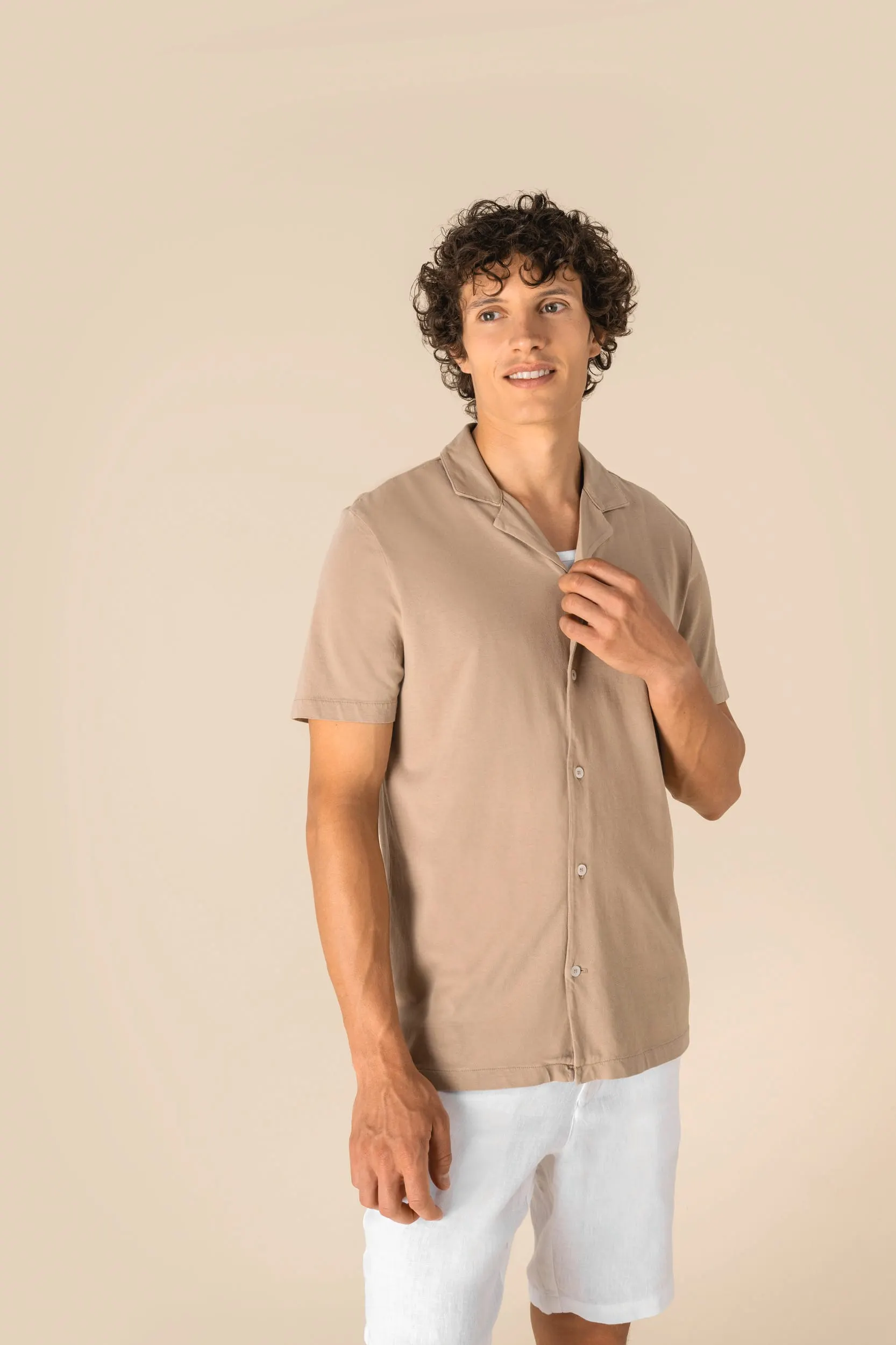 Camisa ecorresponsable efecto lavado de punto jersey manga corta con cuello bowling hombre