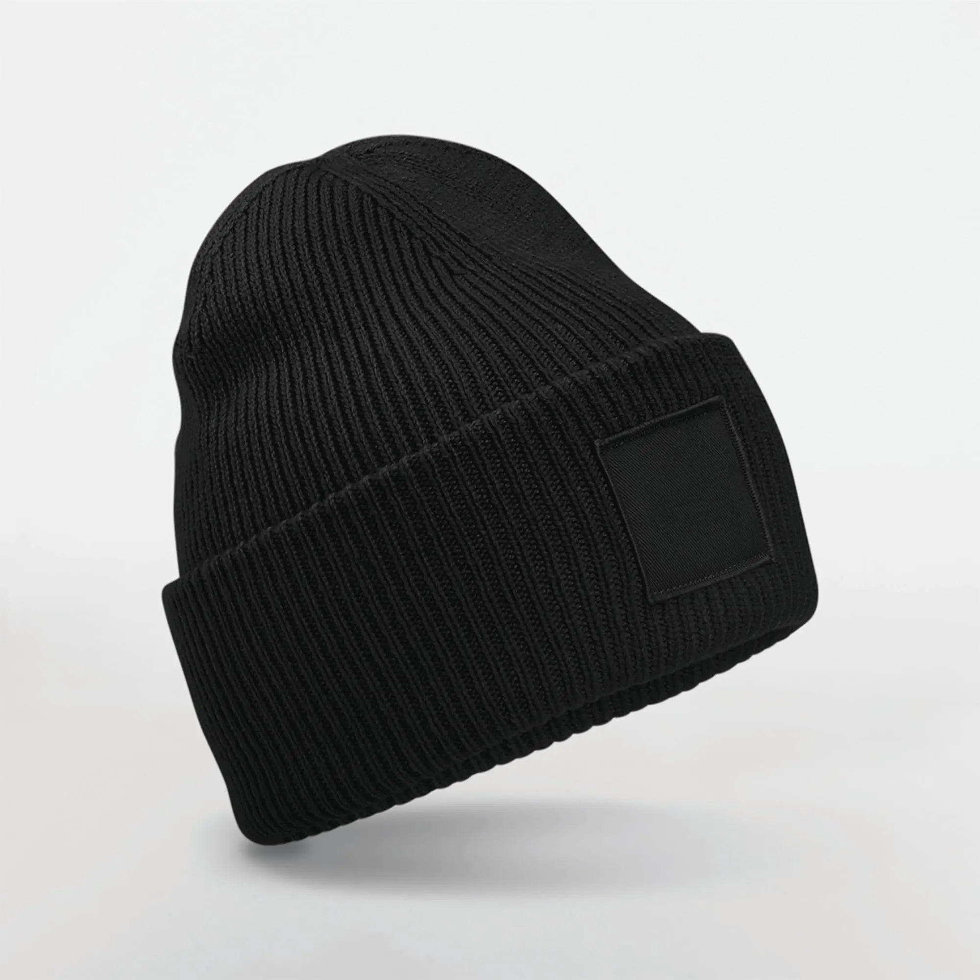 Gorro con dobladillo ancho y parche a tono