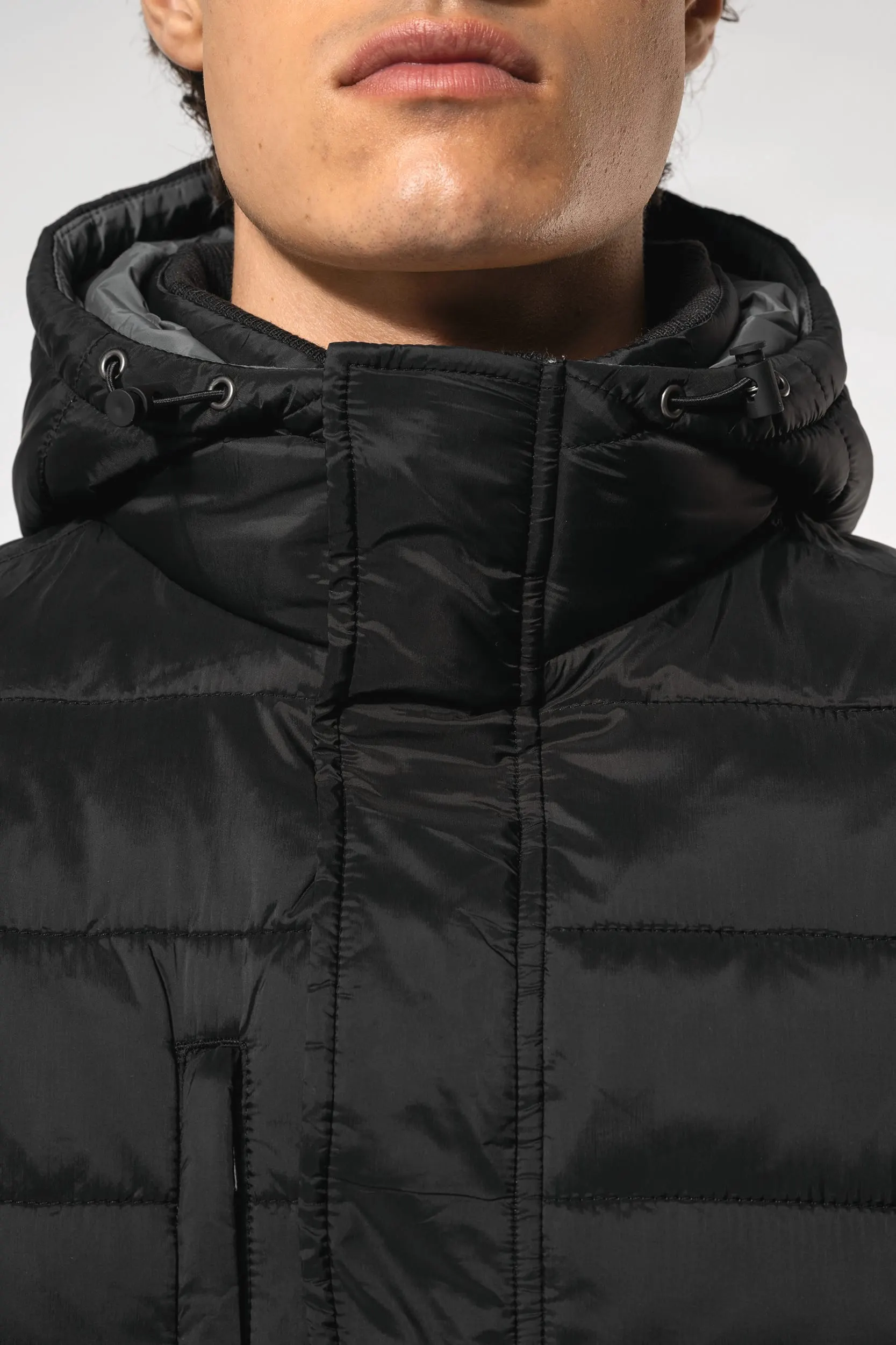 Parka ligera acolchada con capucha para hombre