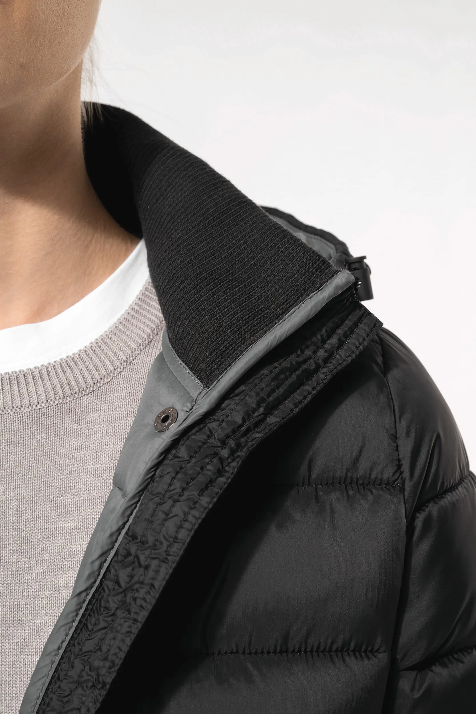 Parka ligera acolchada con capucha para mujer
