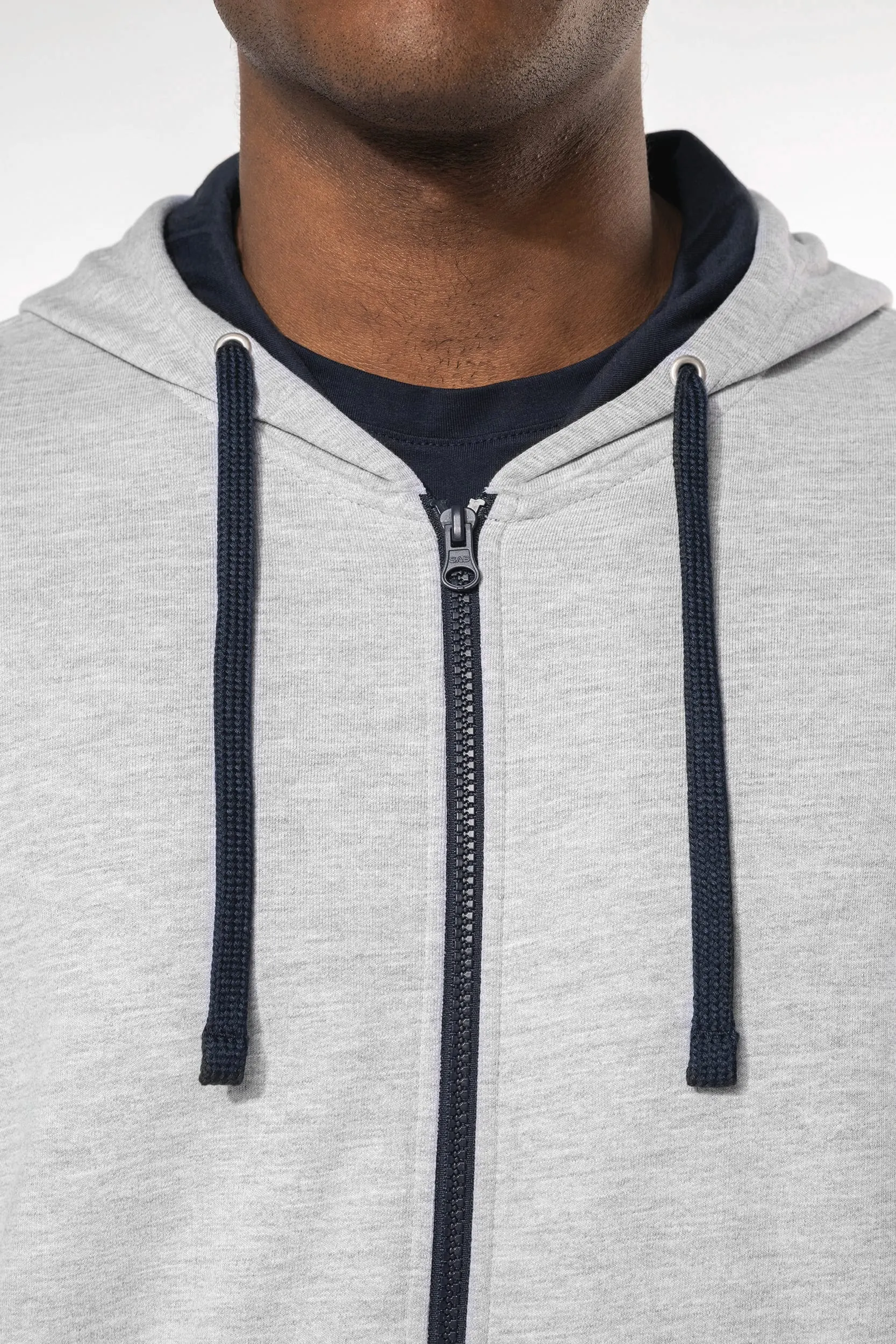 Sudadera capucha y cremallera contrastada